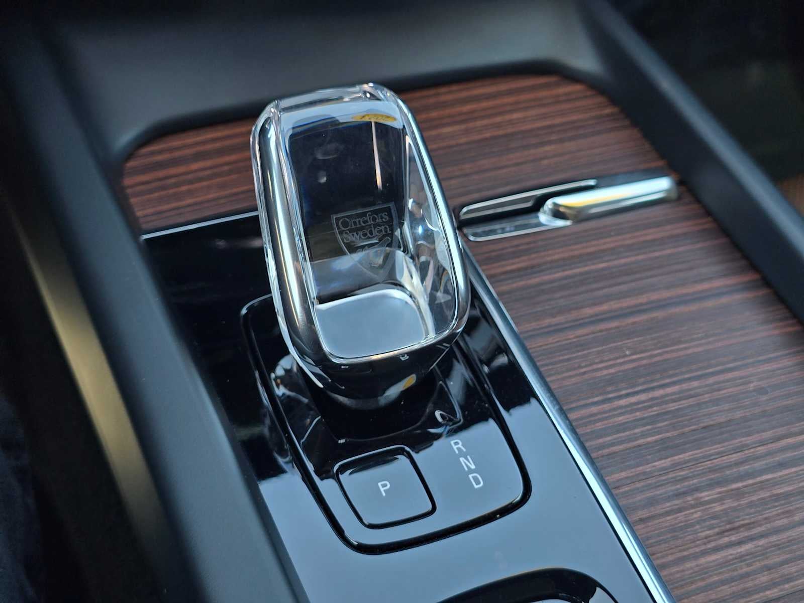 2023 Volvo XC60 Recharge Plug-In Hybrid Ultimate Dark Theme