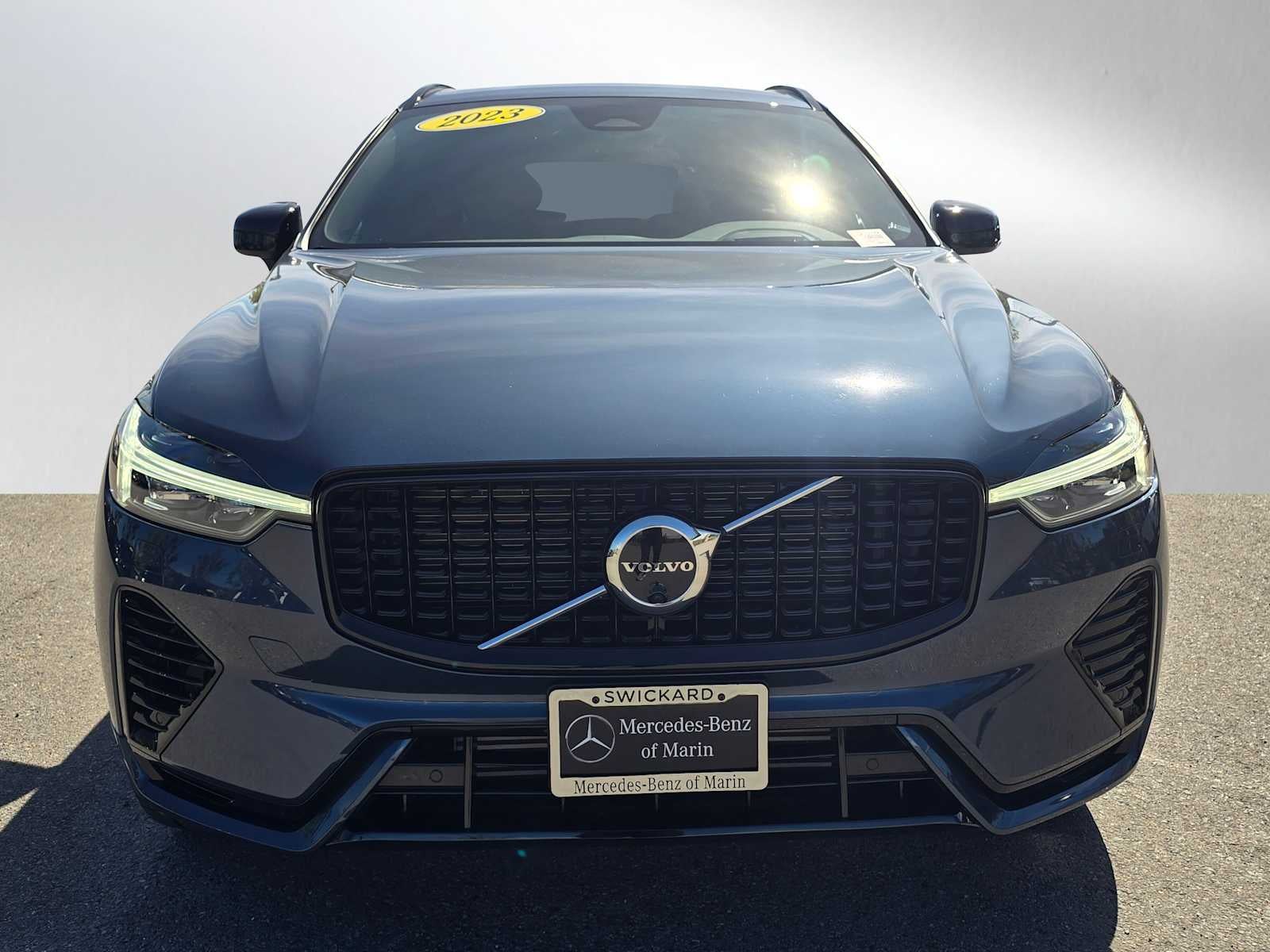 2023 Volvo XC60 Recharge Plug-In Hybrid Ultimate Dark Theme