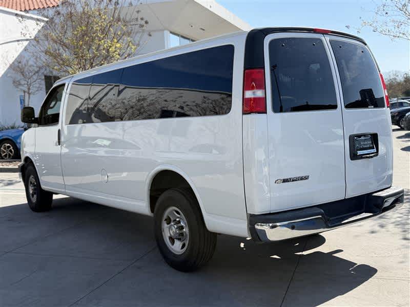 2022 Chevrolet Express Passenger LT