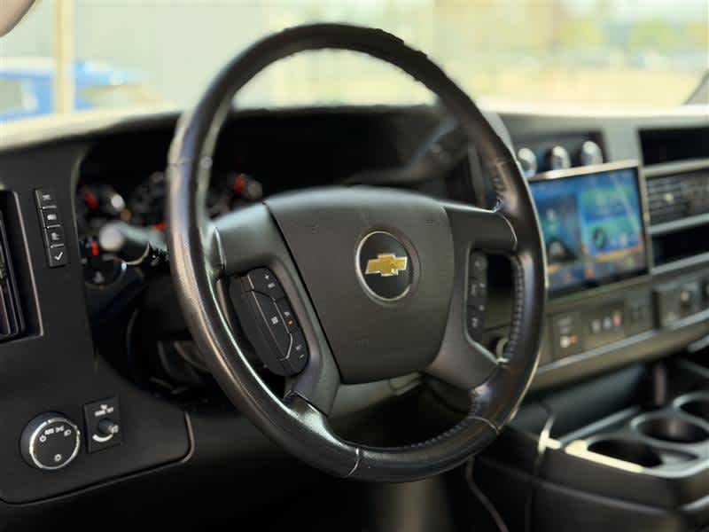 2022 Chevrolet Express Passenger LT