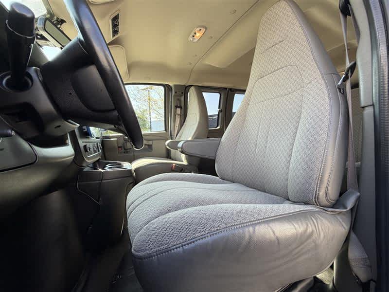 2022 Chevrolet Express Passenger LT