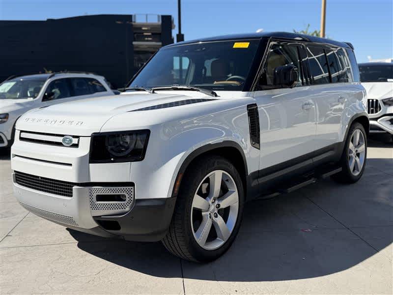 2024 Land Rover Defender SE