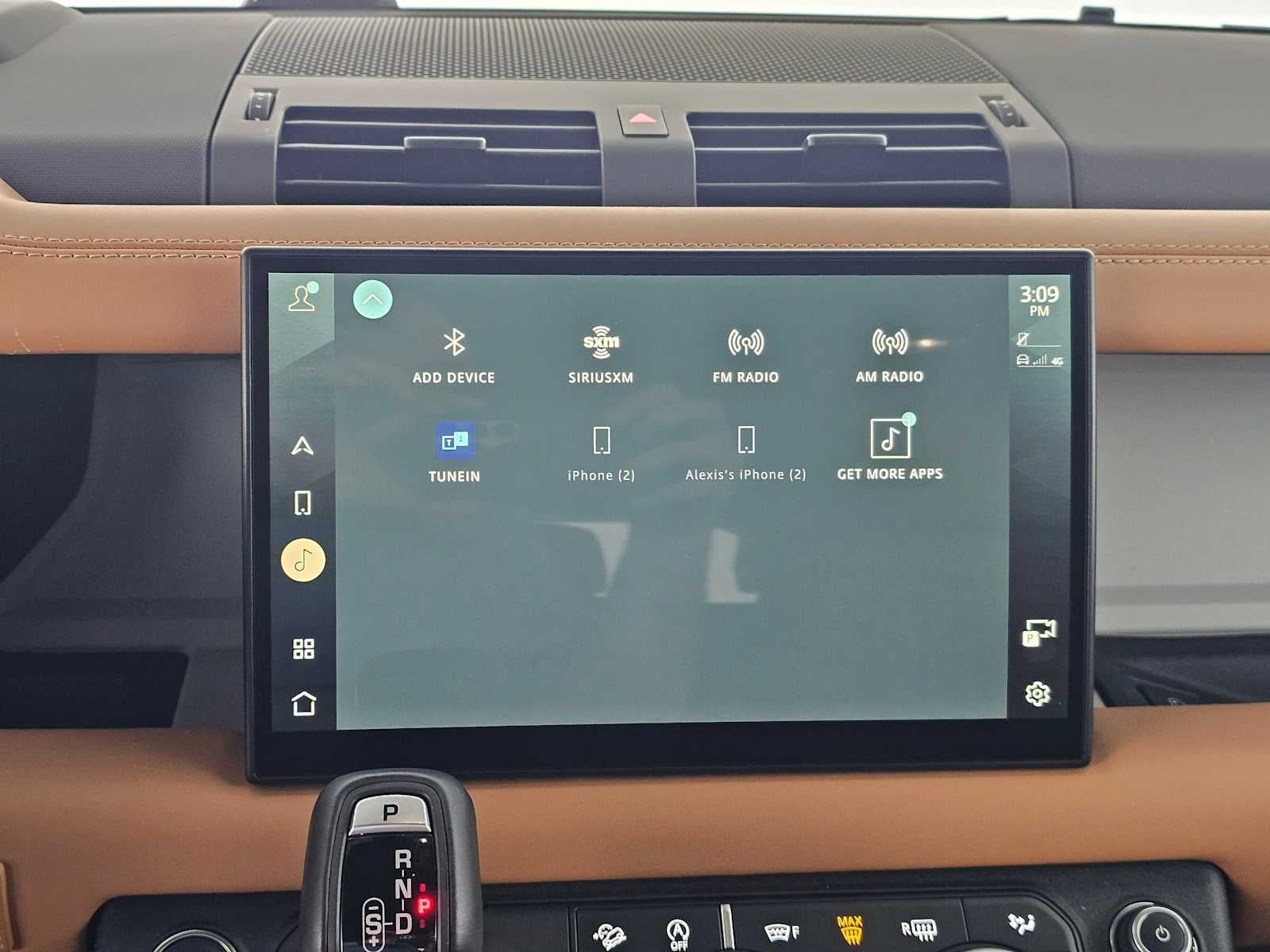 2024 Land Rover Defender SE