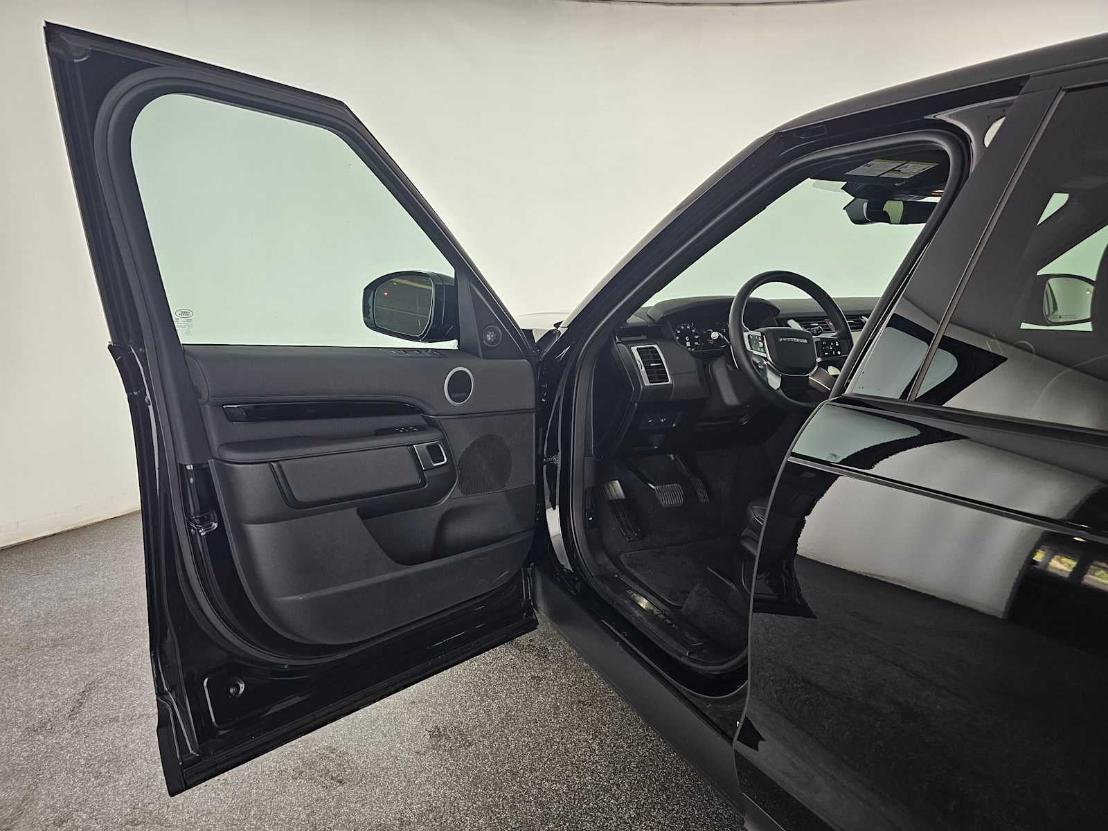 2025 Land Rover Discovery S
