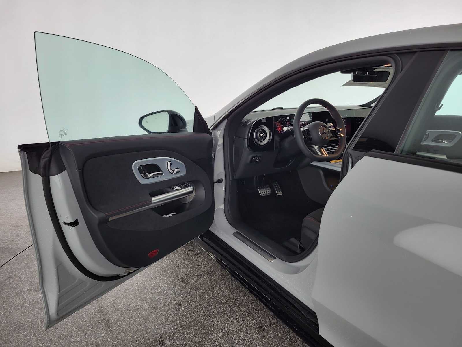 2027 Mercedes-Benz CLA 220 Hybrid FWD