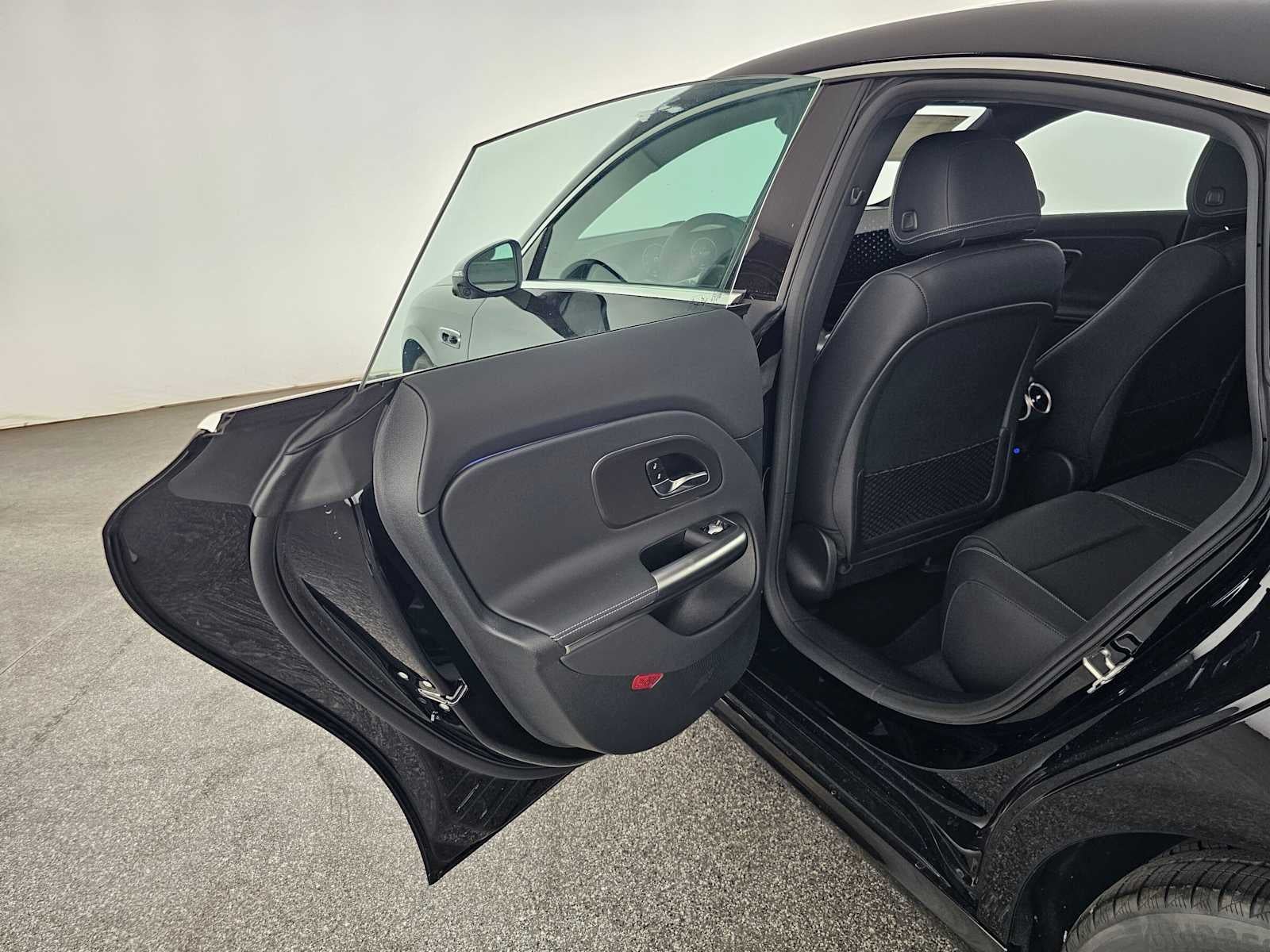 2027 Mercedes-Benz CLA 220 Hybrid FWD
