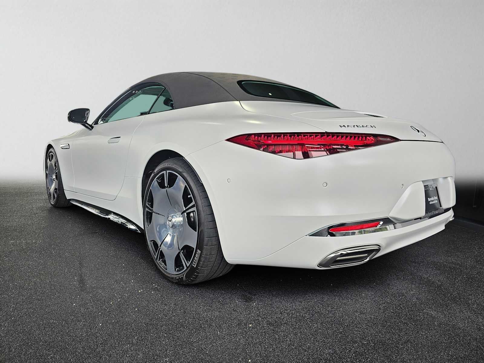 2026 Mercedes-Benz Maybach SL 680 Roadster