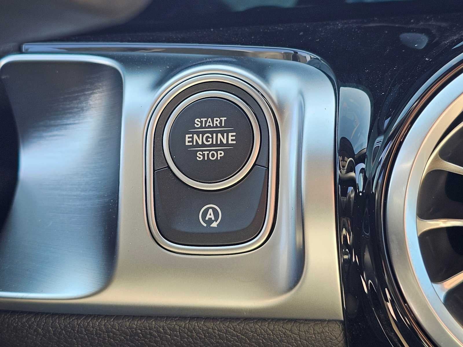 2026 Mercedes-Benz GLB 250 SUV