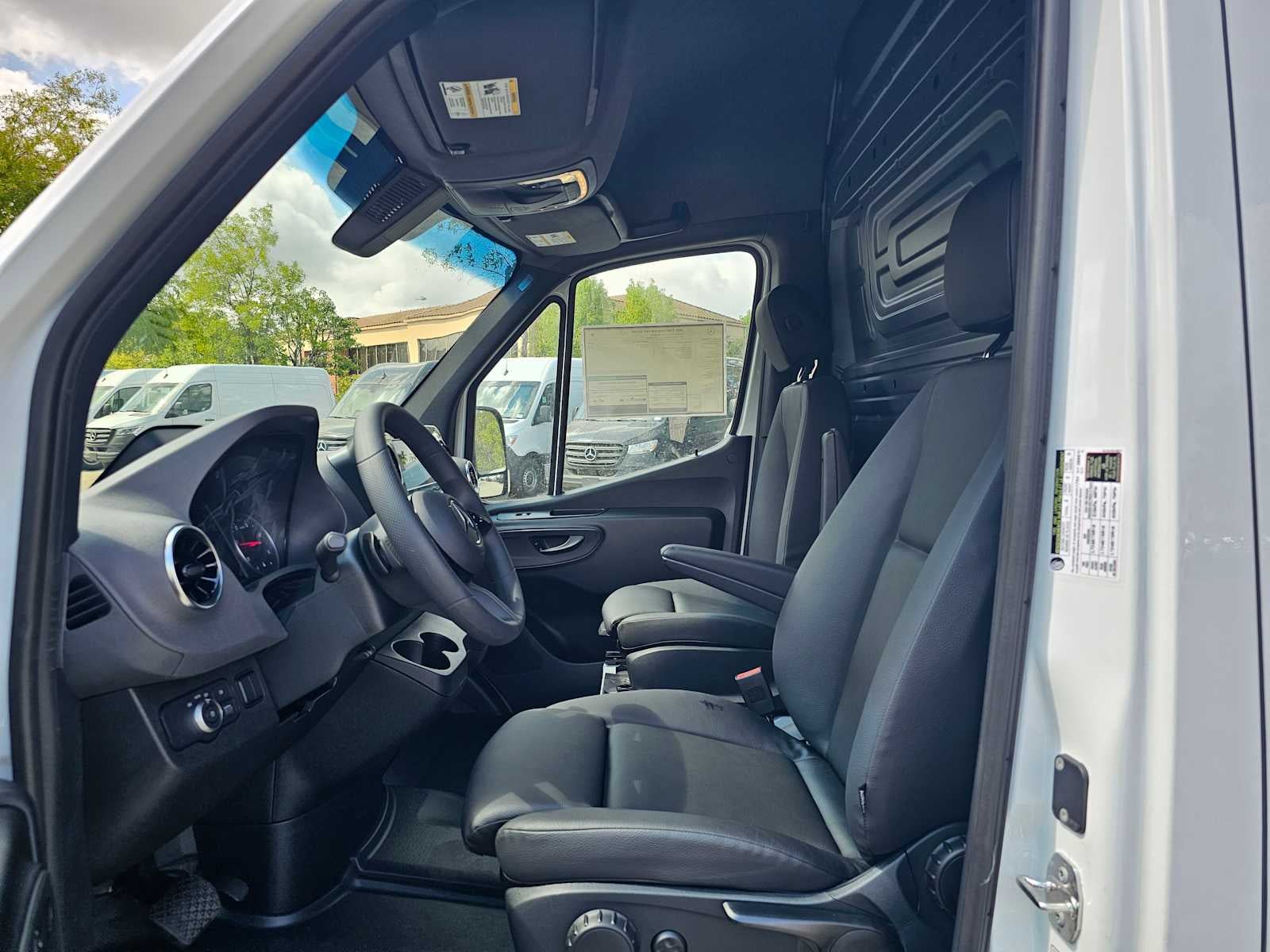 2025 Mercedes-Benz Sprinter 2500 Standard Roof I4 Diesel 144" RWD