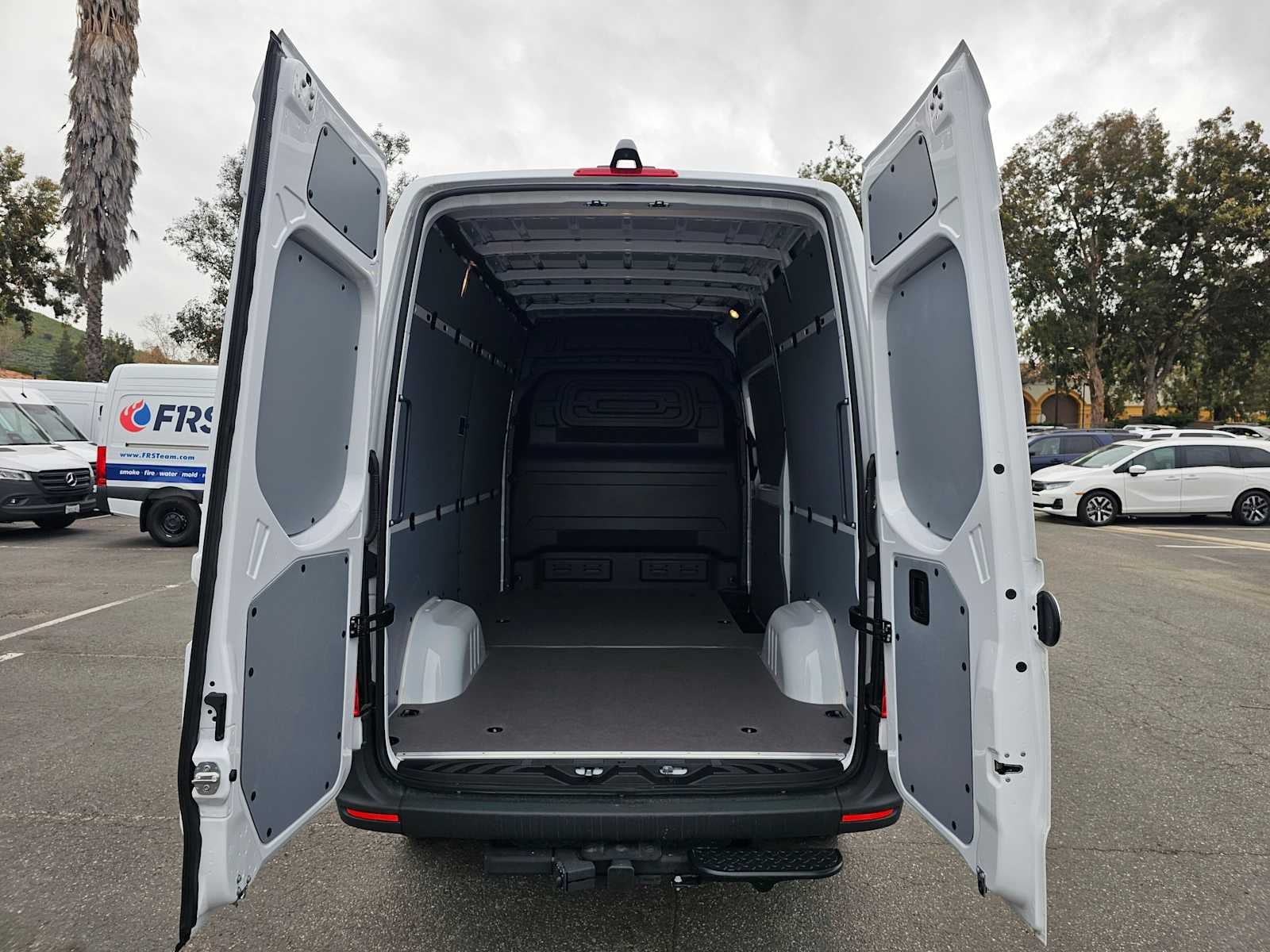 2025 Mercedes-Benz Sprinter 2500 Standard Roof I4 Diesel 144" RWD