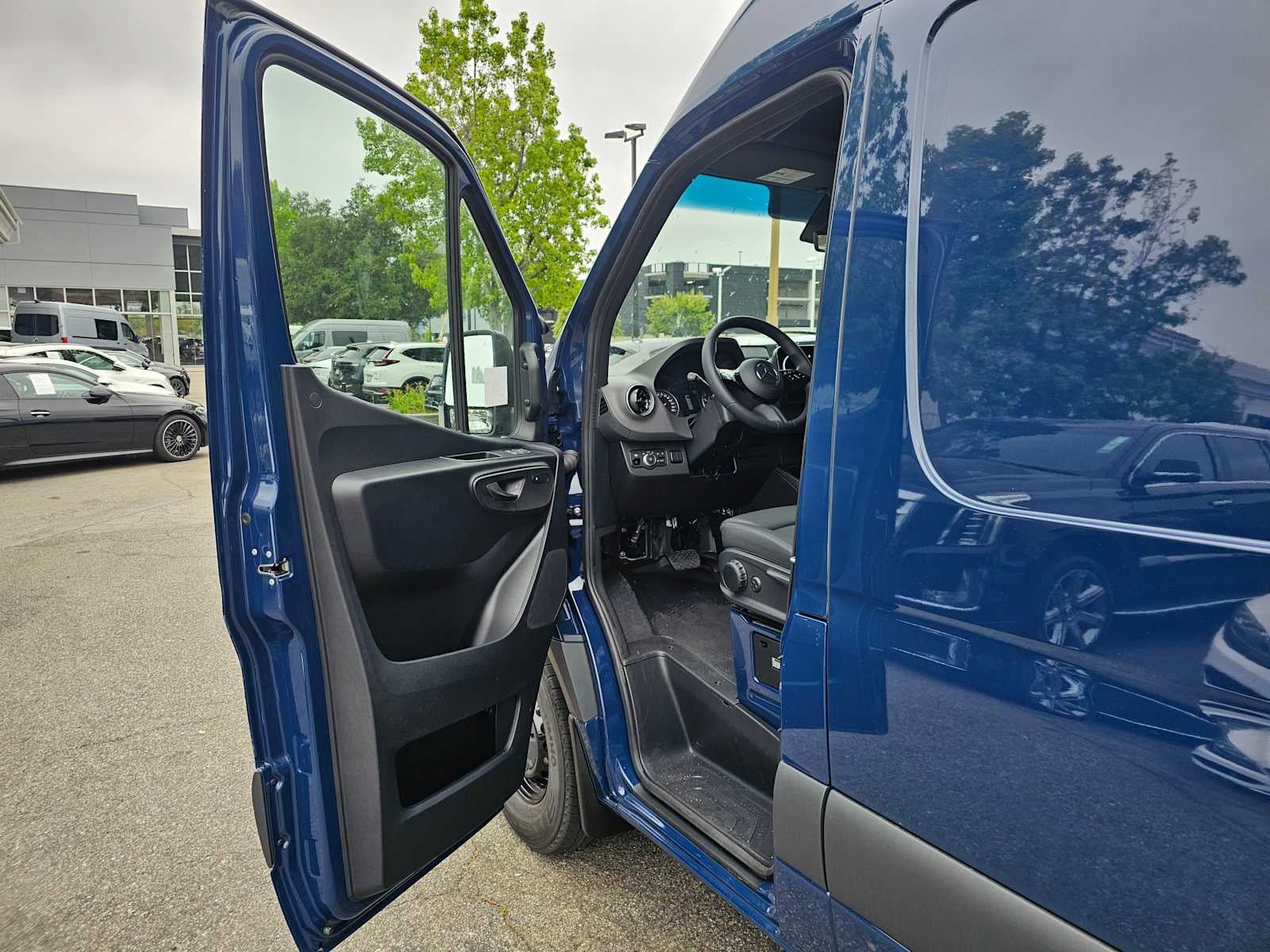 2025 Mercedes-Benz Sprinter 2500 Standard Roof I4 Diesel 144" RWD