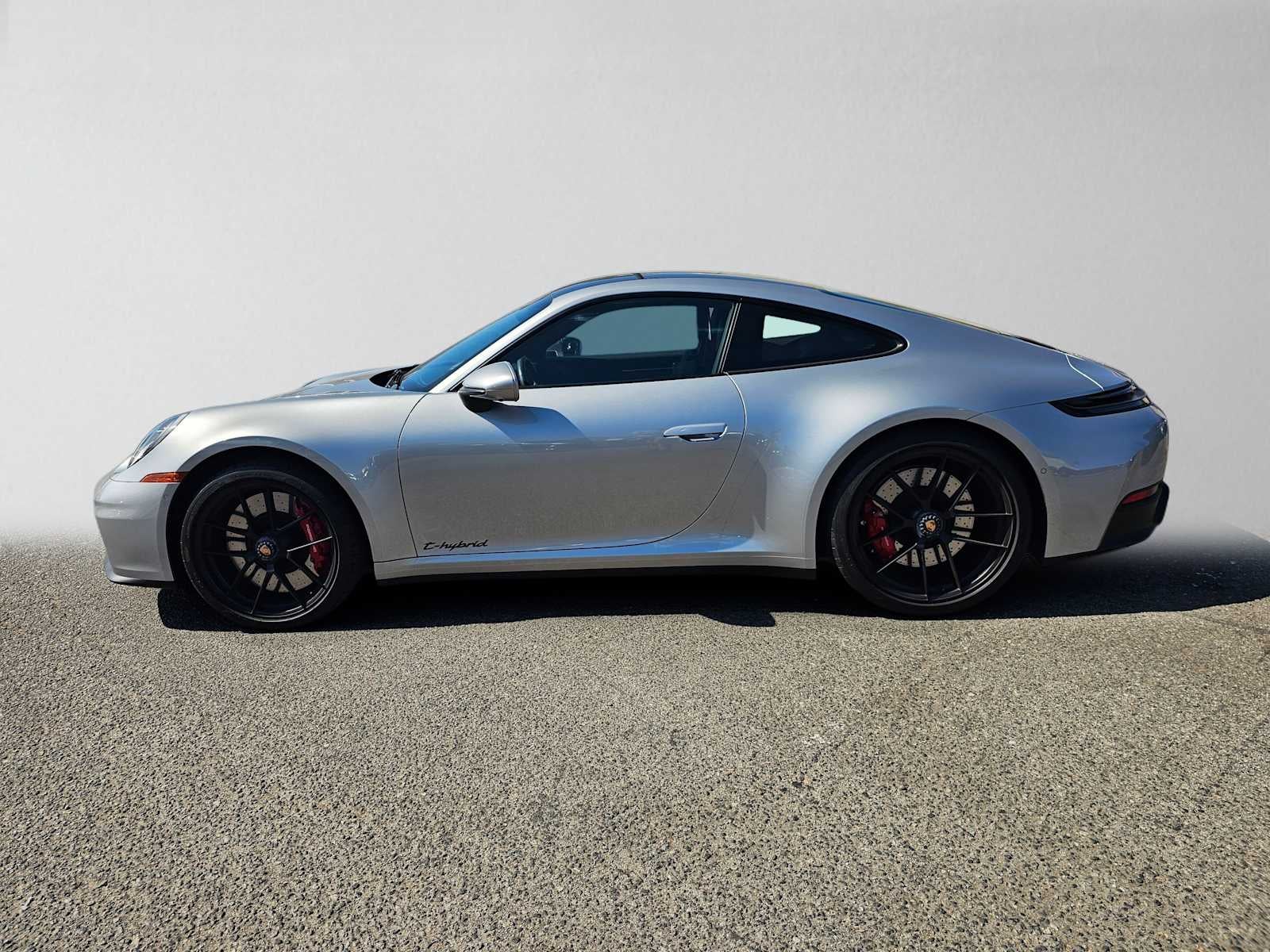 2025 Porsche 911 Carrera 4 GTS