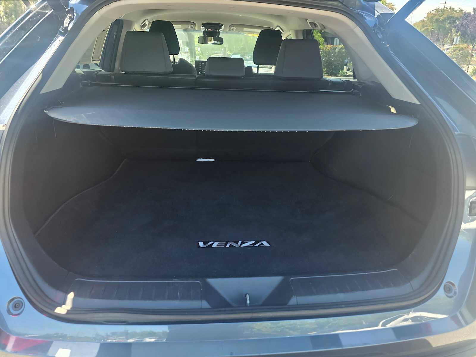 2022 Toyota Venza LE