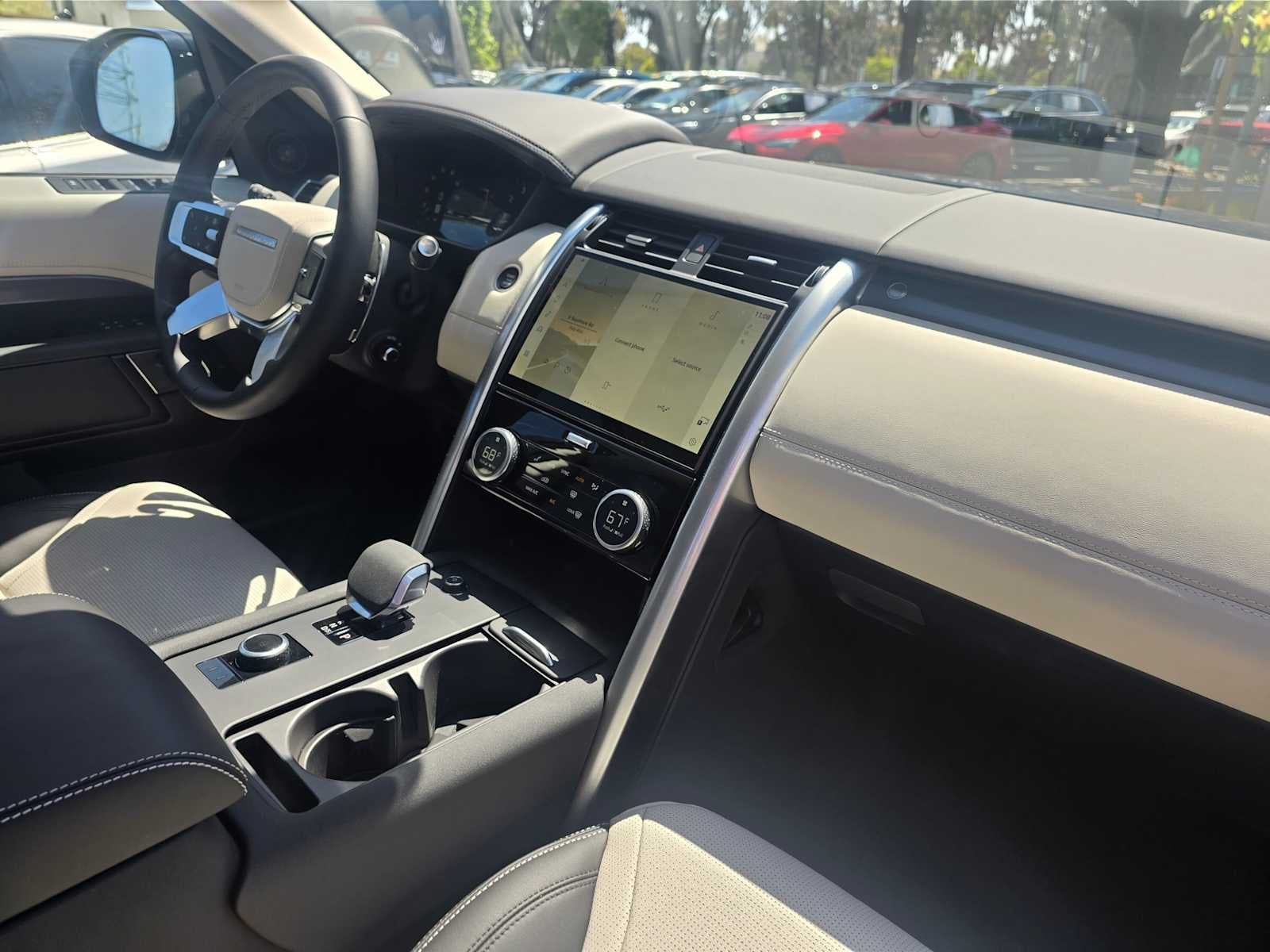 2025 Land Rover Discovery Metropolitan Edition