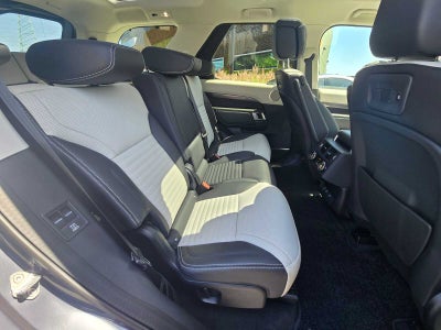 2025 Land Rover Discovery Metropolitan Edition