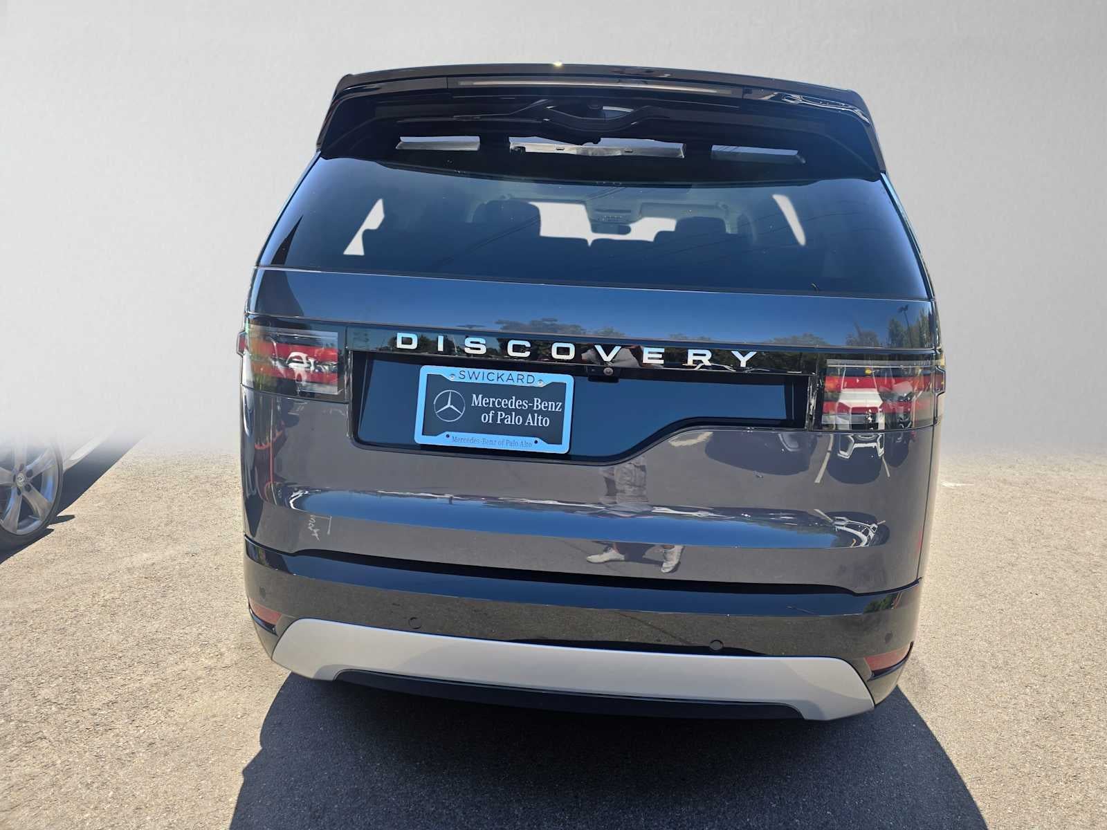 2025 Land Rover Discovery Metropolitan Edition
