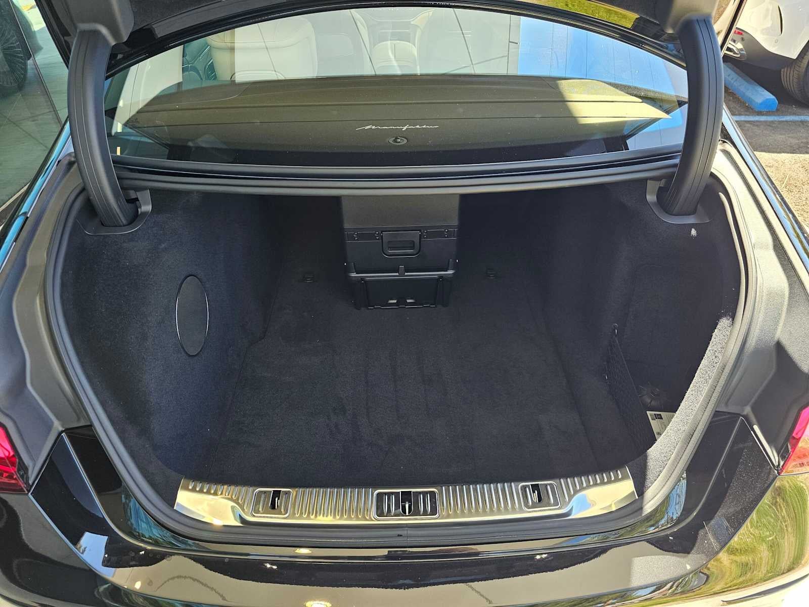 2027 Mercedes-Benz Maybach S 680 4MATIC® Sedan