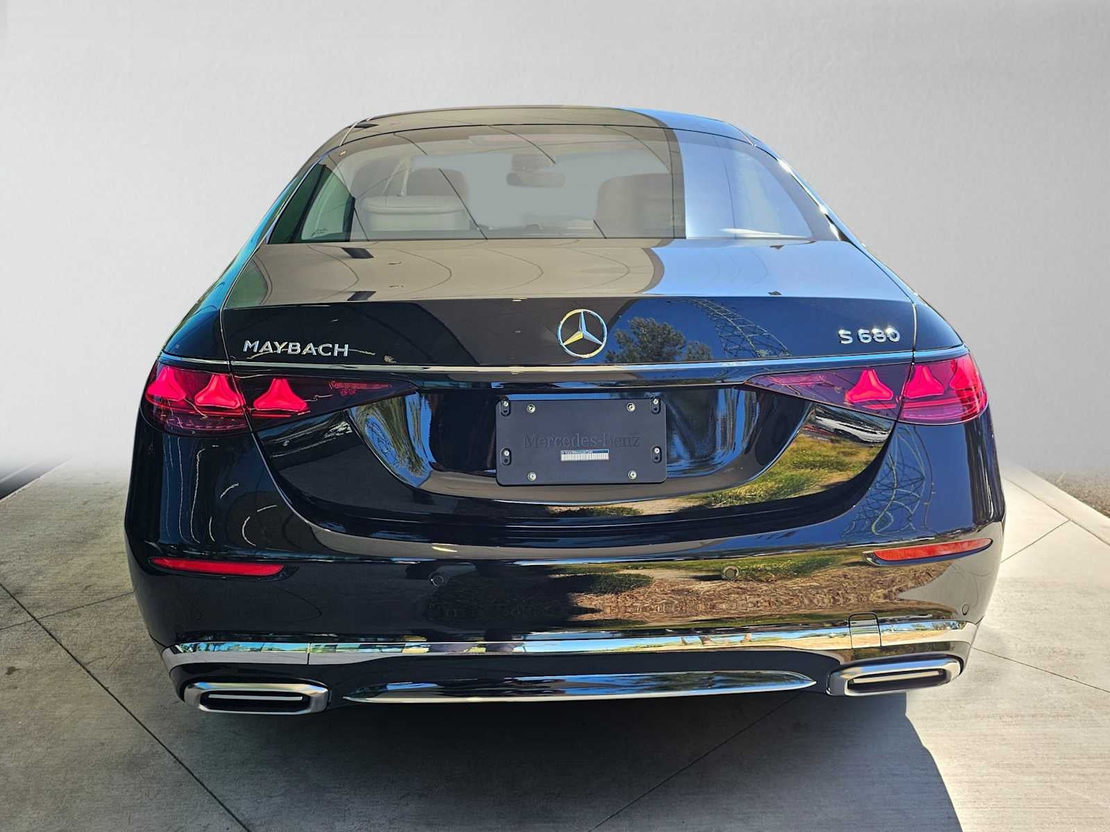 2027 Mercedes-Benz Maybach S 680 4MATIC® Sedan