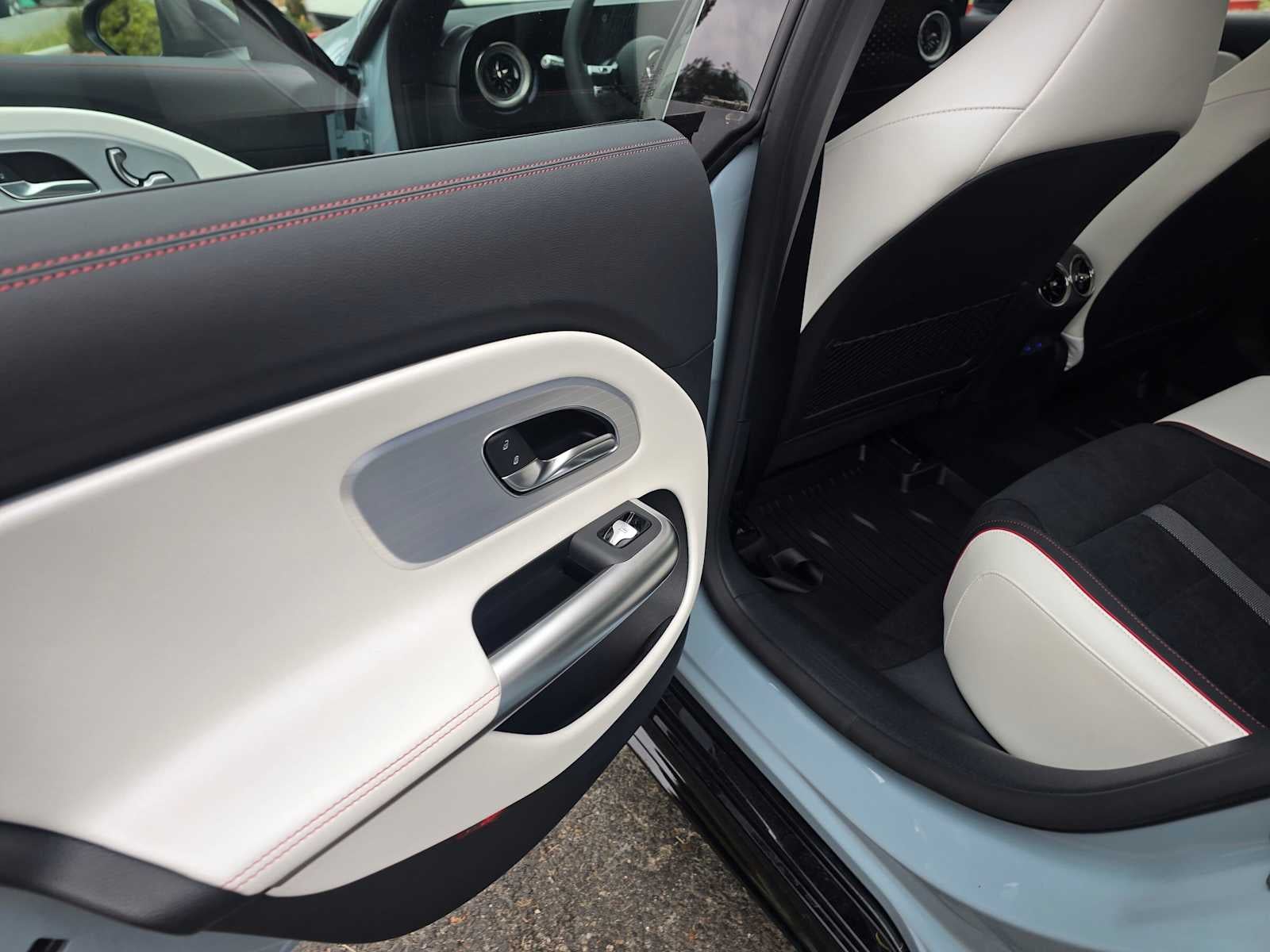2027 Mercedes-Benz CLA 220 Hybrid FWD