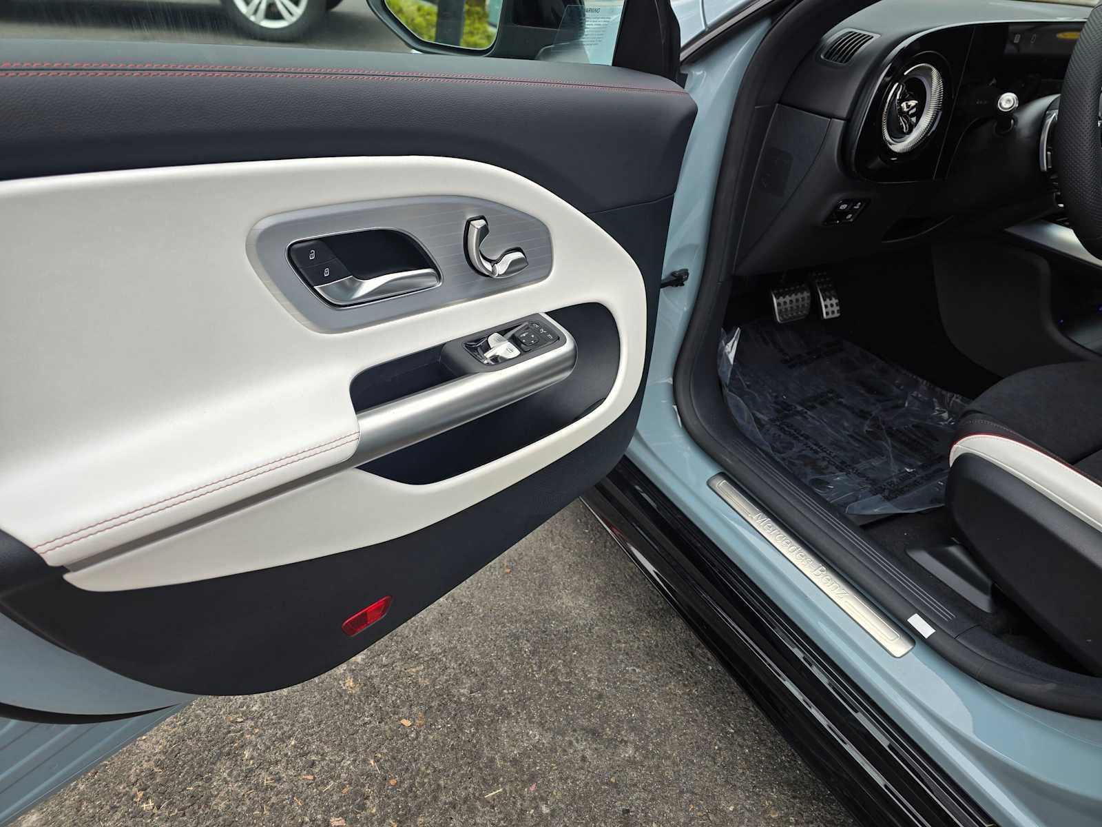 2027 Mercedes-Benz CLA 220 Hybrid FWD