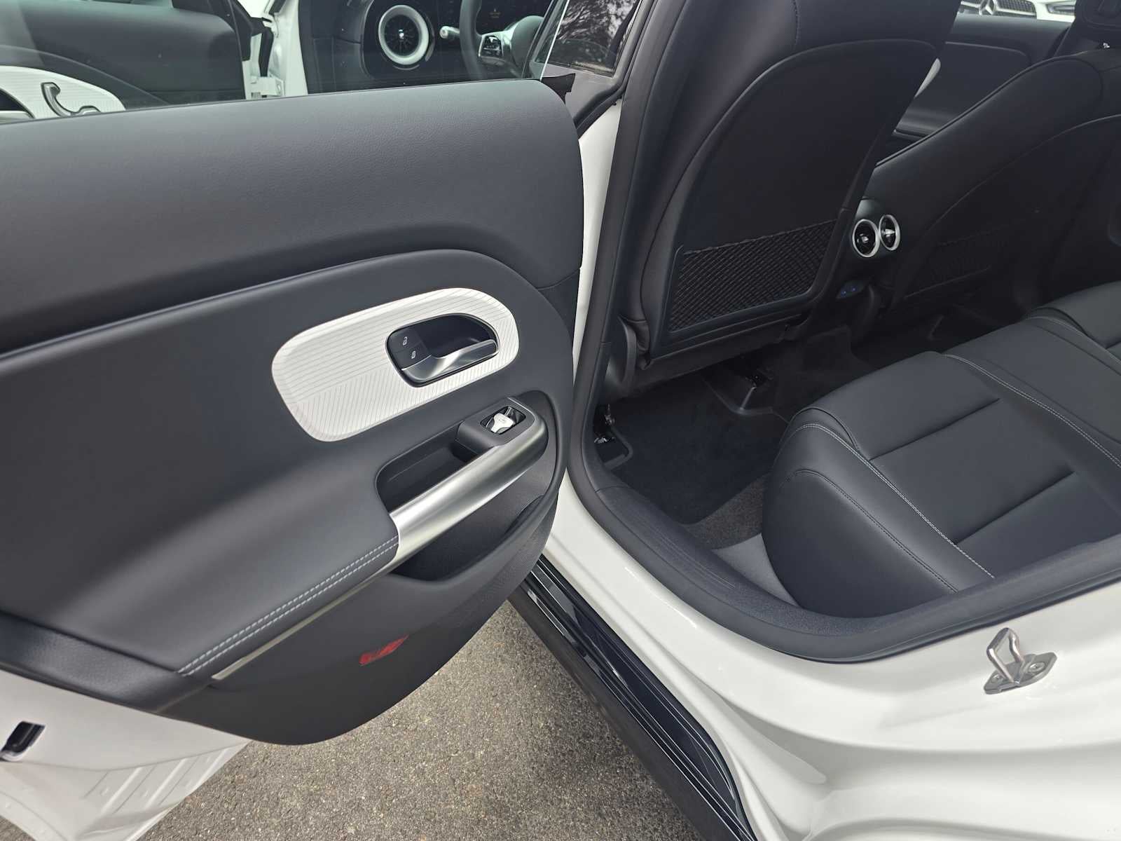 2027 Mercedes-Benz CLA 220 Hybrid FWD