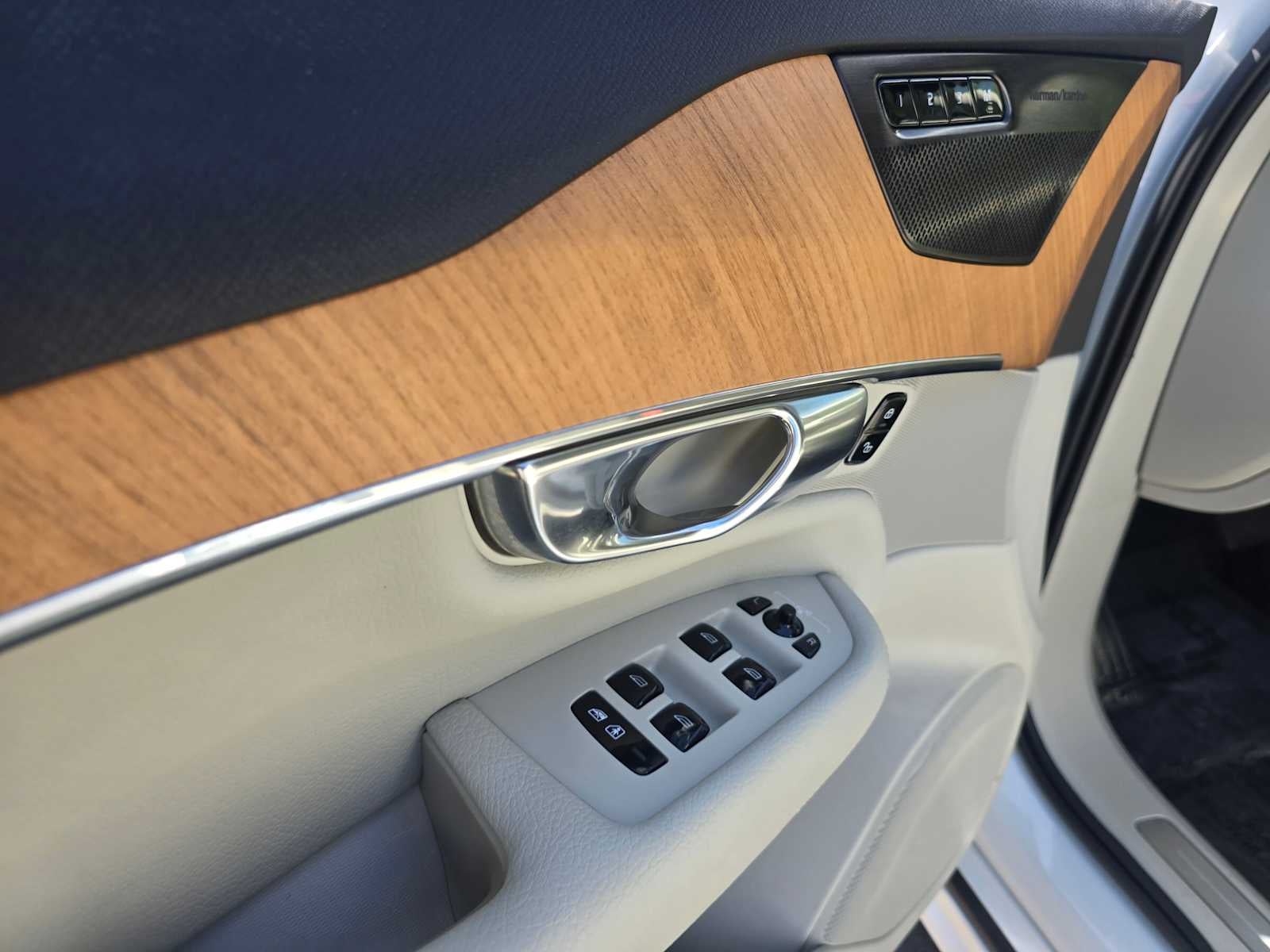 2022 Volvo XC90 Recharge Plug-In Hybrid Inscription Expression