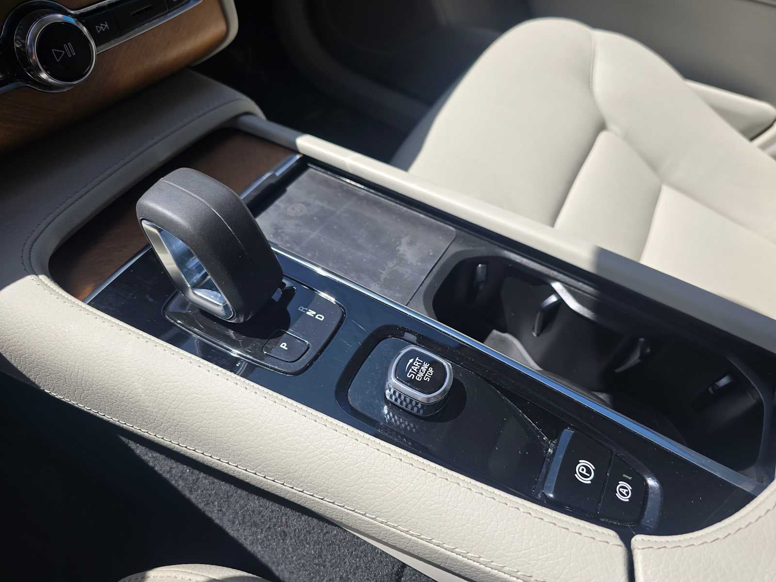 2022 Volvo XC90 Recharge Plug-In Hybrid Inscription Expression