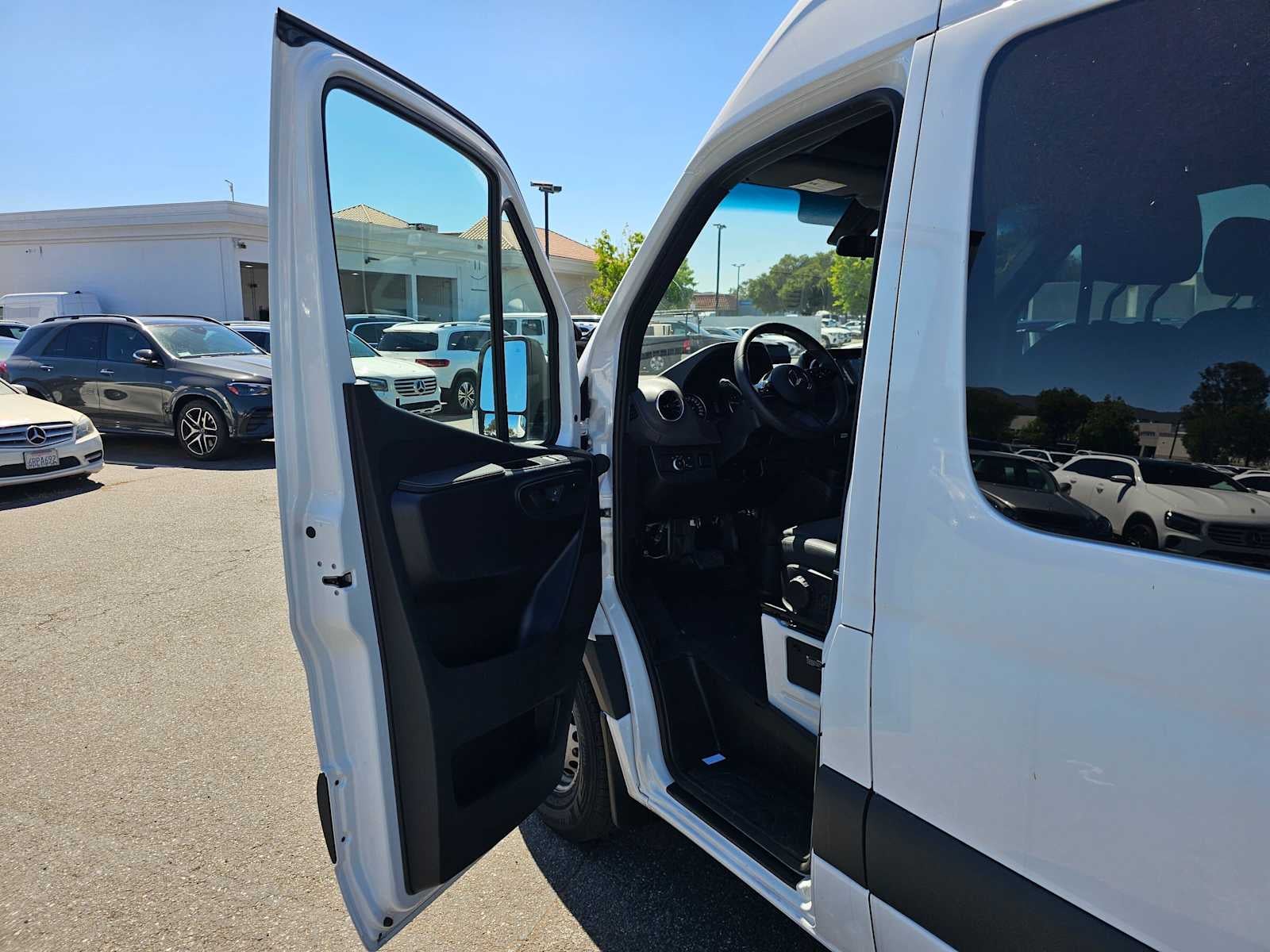 2026 Mercedes-Benz Sprinter 2500 Standard Roof I4 Diesel 144 RWD