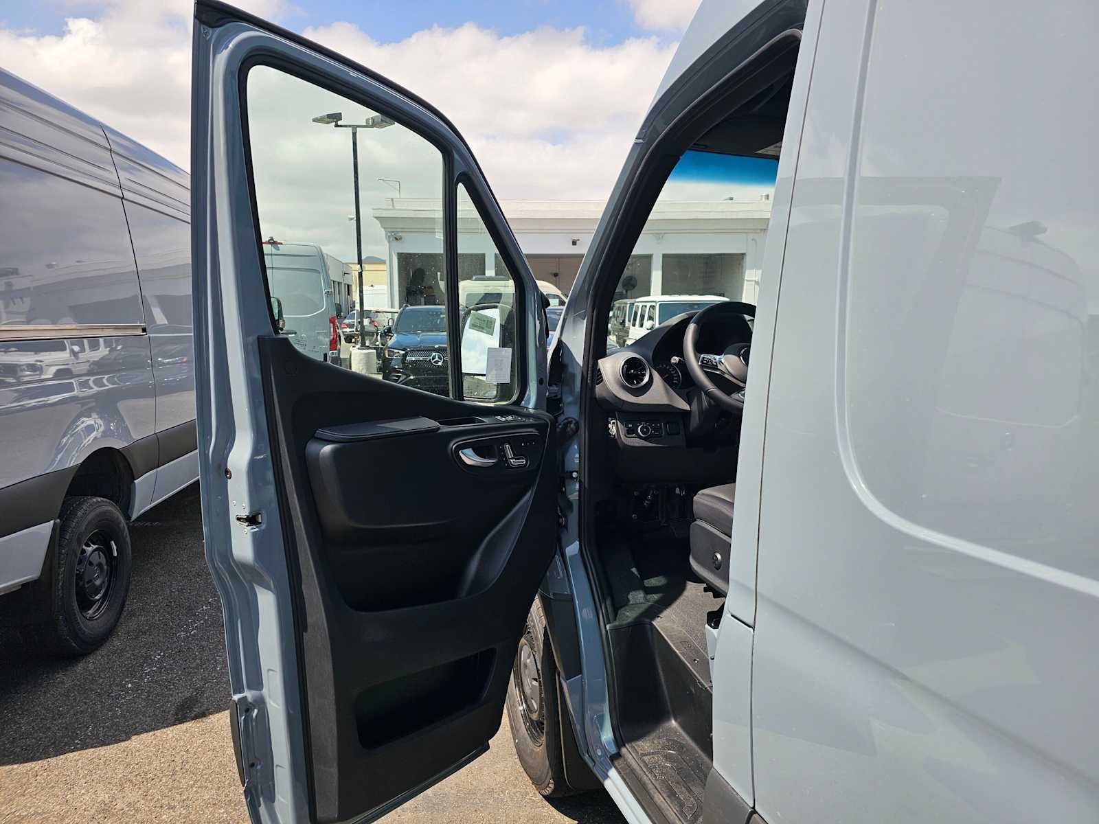 2026 Mercedes-Benz Sprinter 2500 Standard Roof I4 Diesel 144 RWD