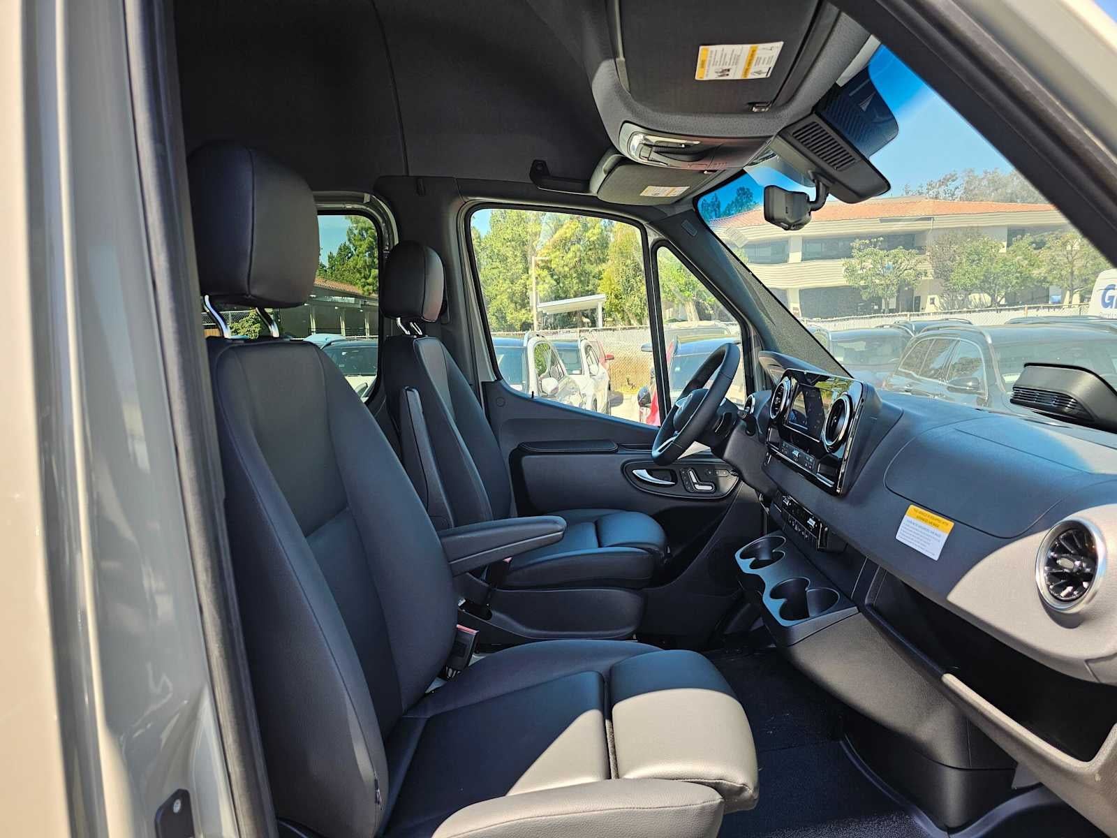 2026 Mercedes-Benz Sprinter 2500 Standard Roof I4 Diesel HO 144 RWD