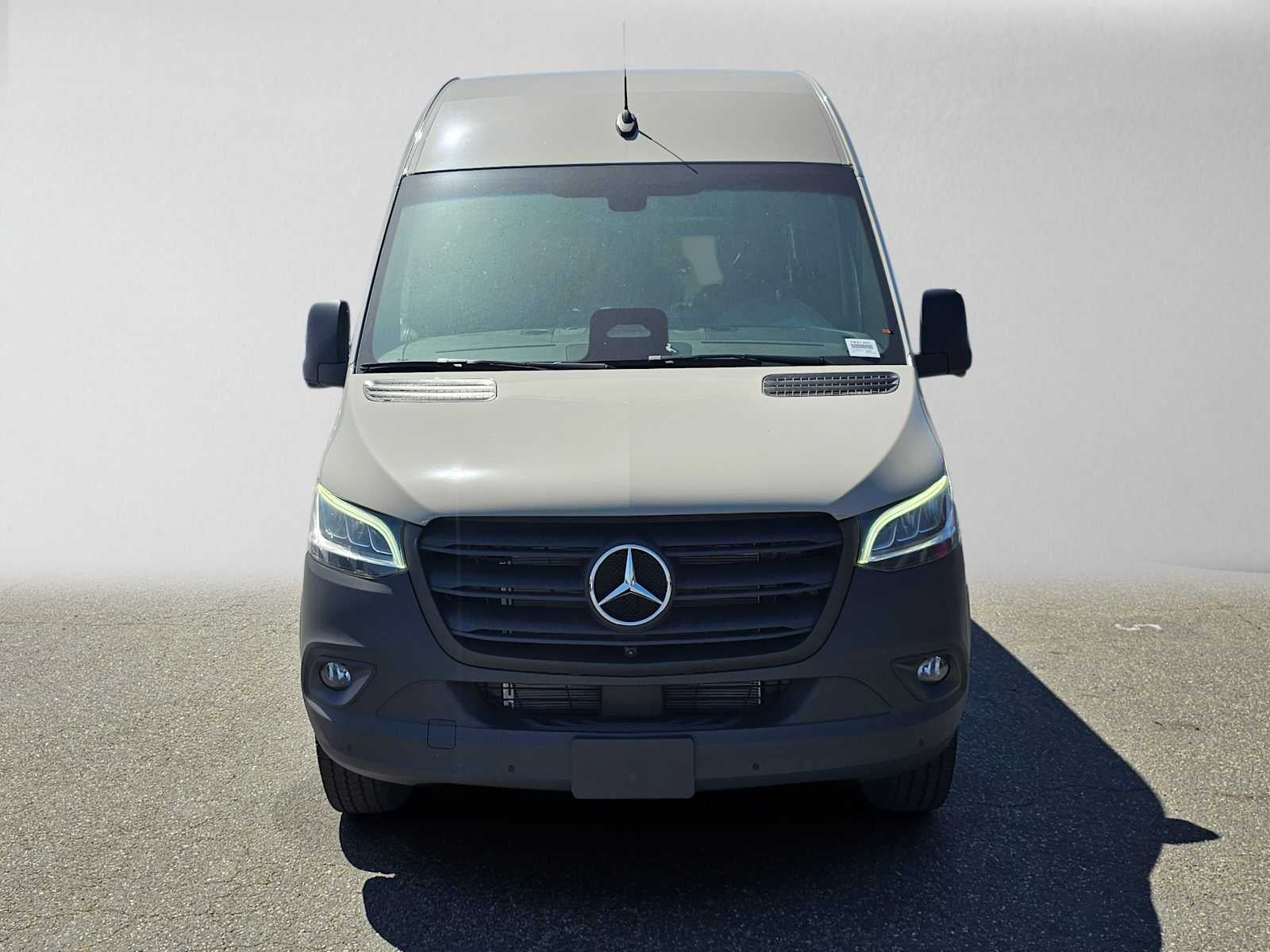 2026 Mercedes-Benz Sprinter 2500 Standard Roof I4 Diesel HO 144 RWD