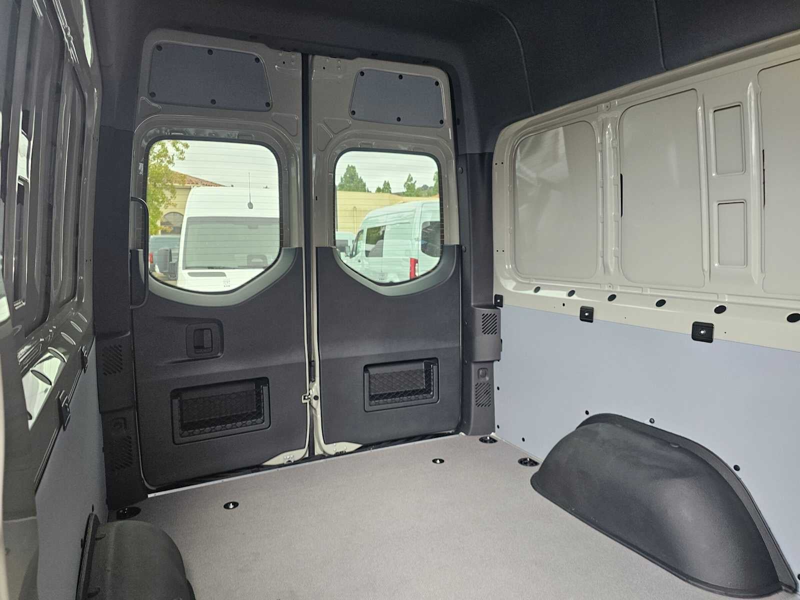 2026 Mercedes-Benz Sprinter Crew 2500 Standard Roof I4 Diesel HO 144 RWD