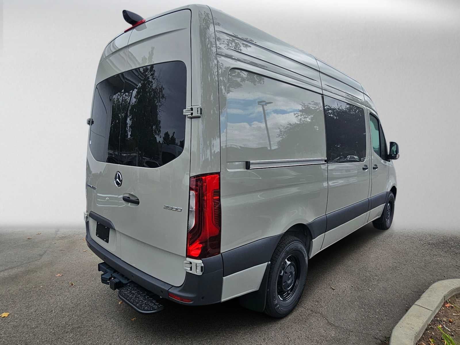 2026 Mercedes-Benz Sprinter Crew 2500 Standard Roof I4 Diesel HO 144 RWD