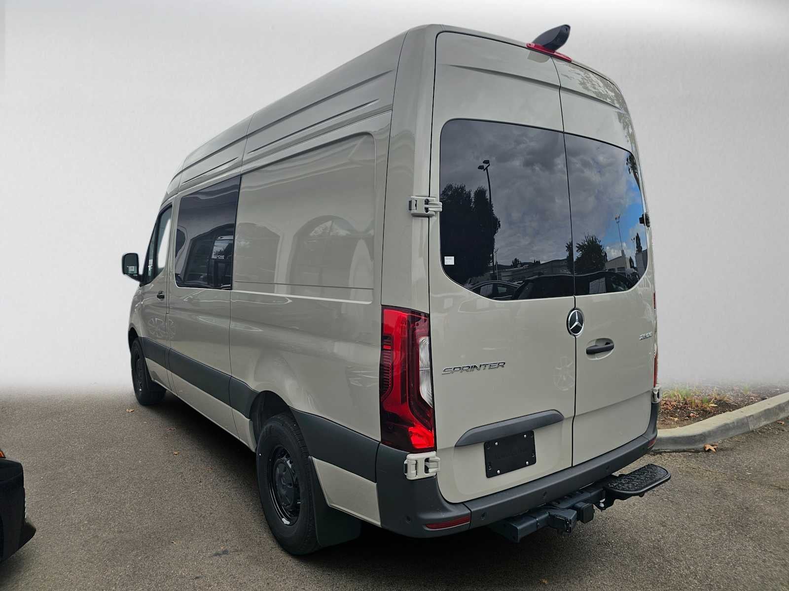 2026 Mercedes-Benz Sprinter Crew 2500 Standard Roof I4 Diesel HO 144 RWD