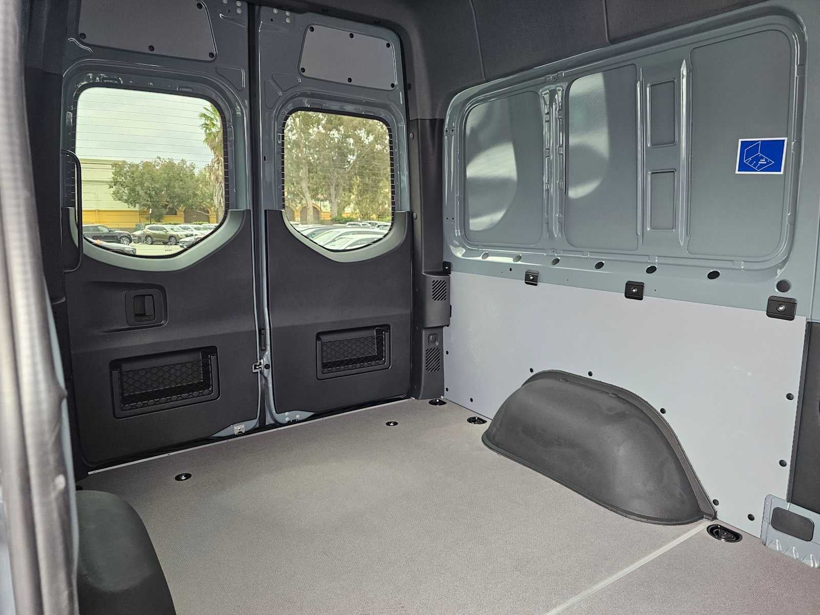 2026 Mercedes-Benz Sprinter 2500 Standard Roof I4 Diesel HO 144 RWD