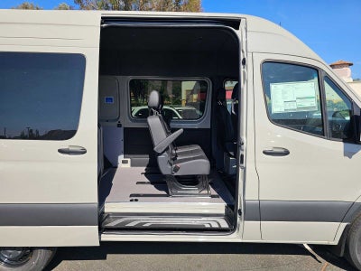 2026 Mercedes-Benz Sprinter Crew 2500 Standard Roof I4 Diesel HO 144 RWD