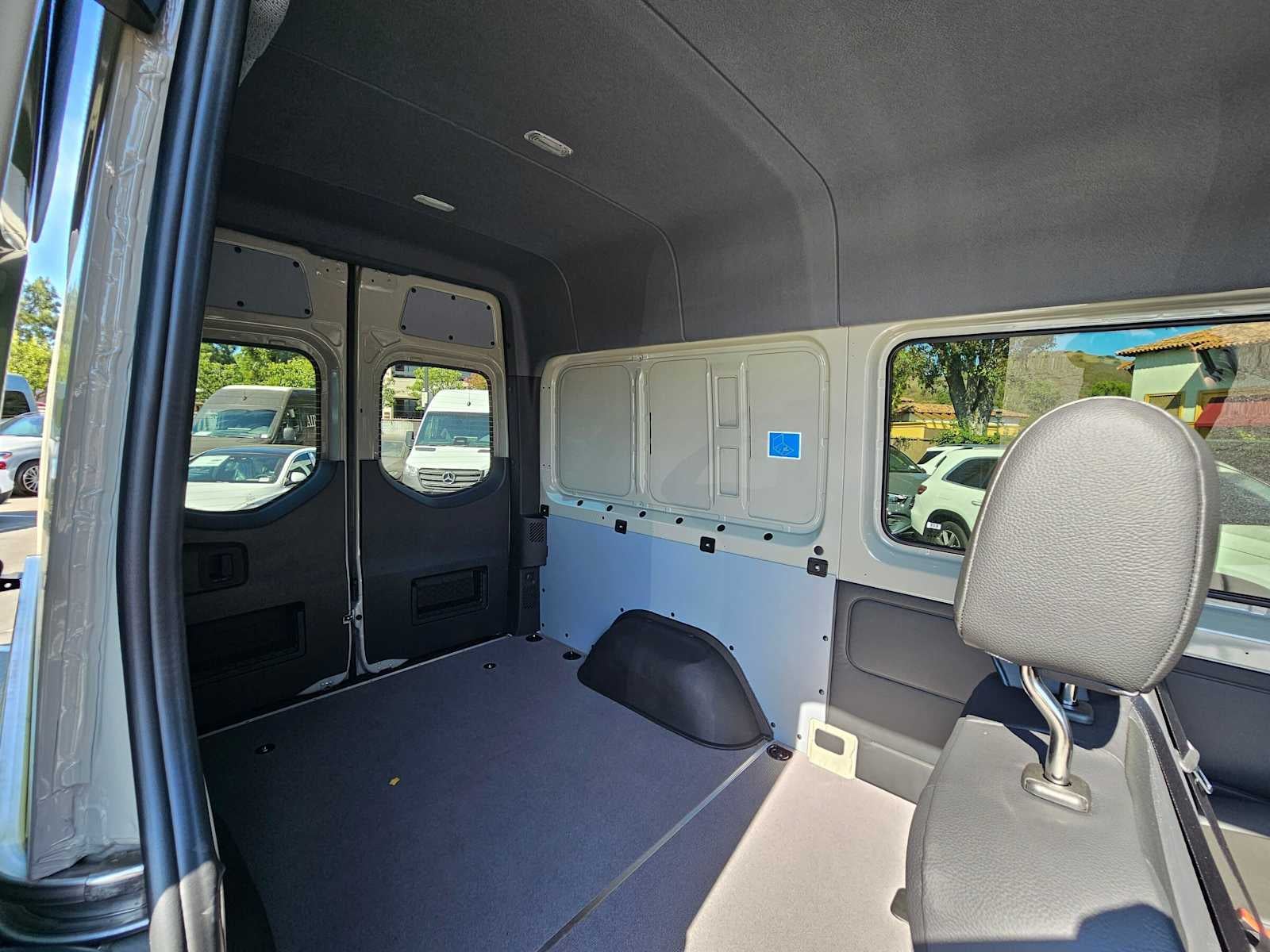 2026 Mercedes-Benz Sprinter Crew 2500 Standard Roof I4 Diesel HO 144 RWD