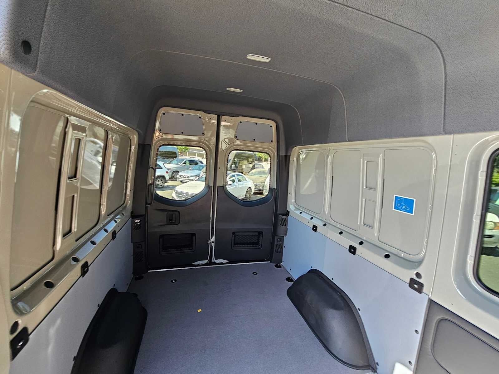 2026 Mercedes-Benz Sprinter Crew 2500 Standard Roof I4 Diesel HO 144 RWD