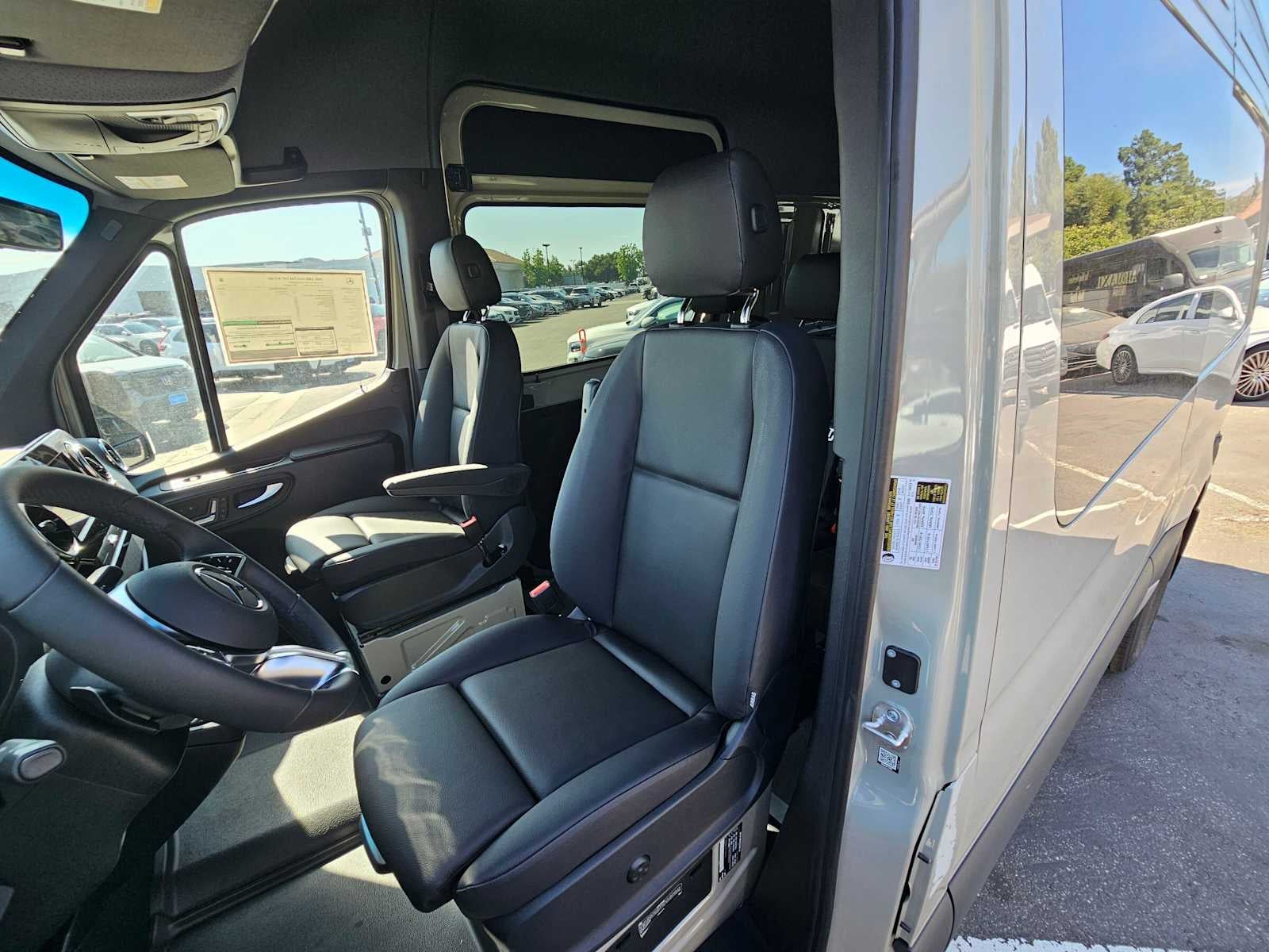 2026 Mercedes-Benz Sprinter Crew 2500 Standard Roof I4 Diesel HO 144 RWD