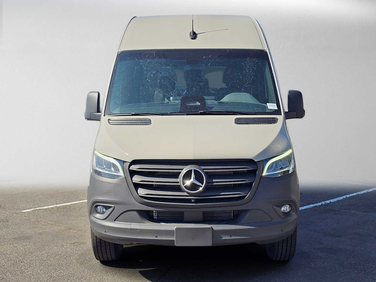 2026 Mercedes-Benz Sprinter Crew 2500 Standard Roof I4 Diesel HO 144 RWD