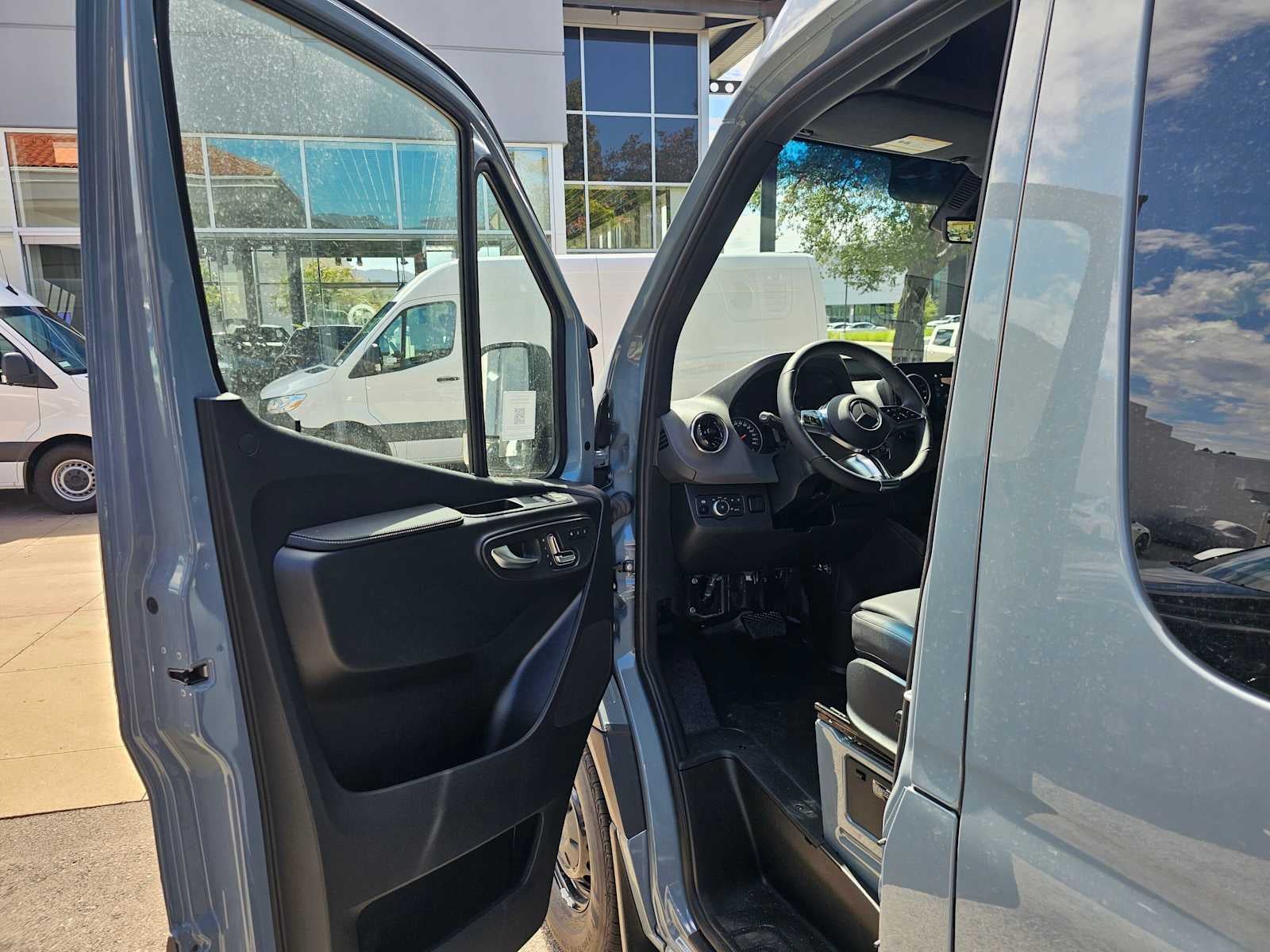 2026 Mercedes-Benz Sprinter Crew 2500 Standard Roof I4 Diesel HO 144 RWD