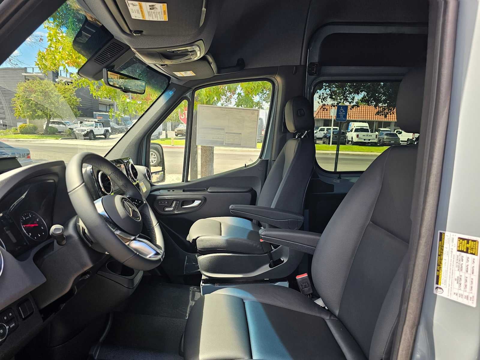 2026 Mercedes-Benz Sprinter Crew 2500 Standard Roof I4 Diesel HO 144 RWD