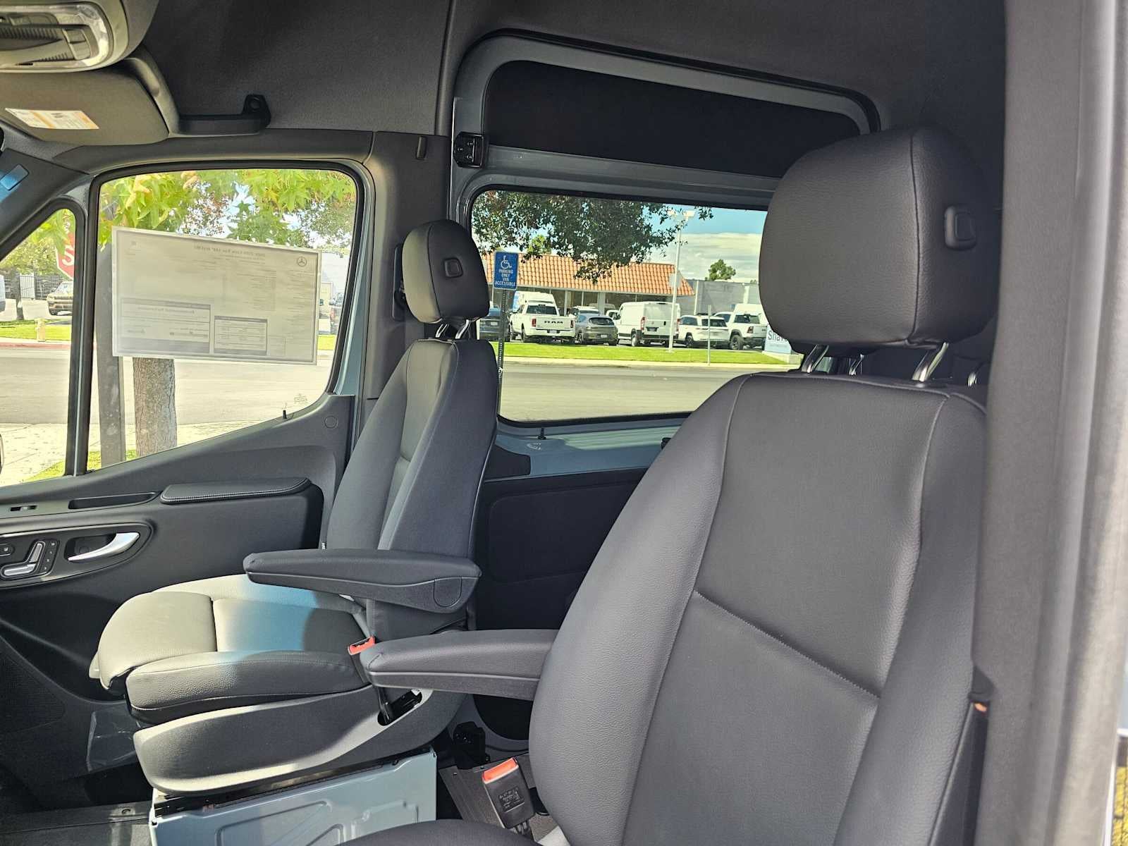 2026 Mercedes-Benz Sprinter Crew 2500 Standard Roof I4 Diesel HO 144 RWD