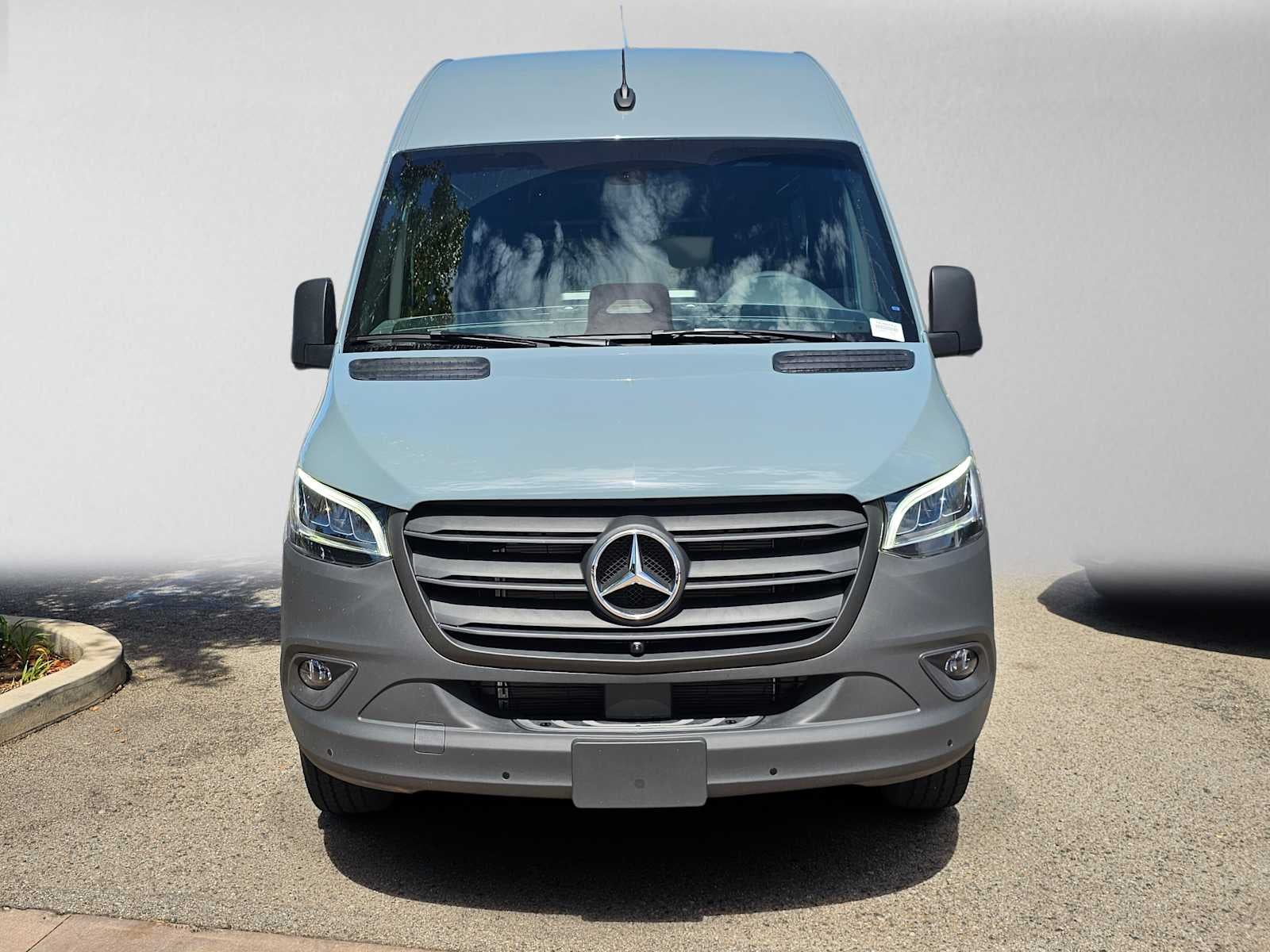 2026 Mercedes-Benz Sprinter Crew 2500 Standard Roof I4 Diesel HO 144 RWD