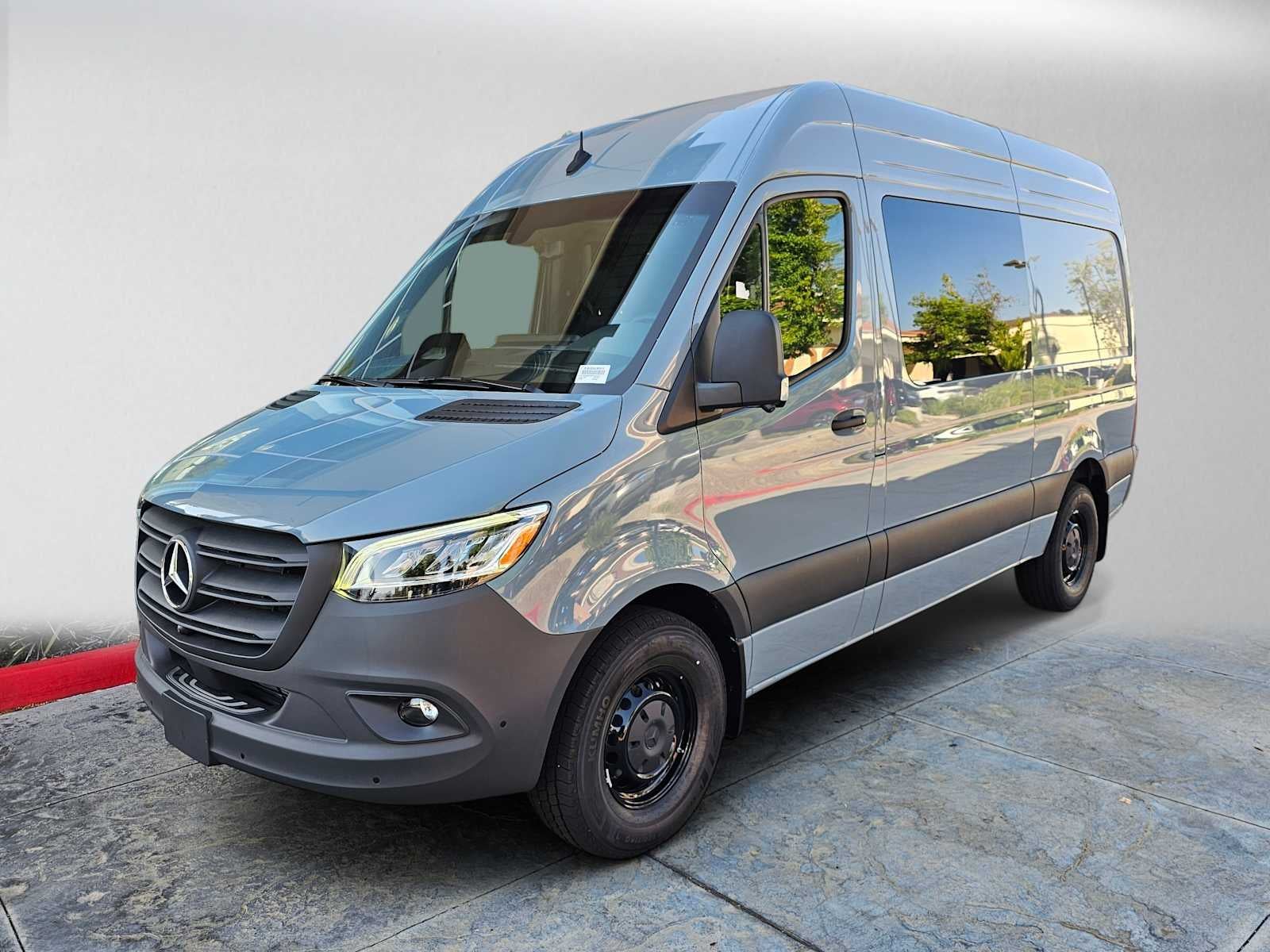 2026 Mercedes-Benz Sprinter 2500 Standard Roof I4 Diesel HO 144 RWD