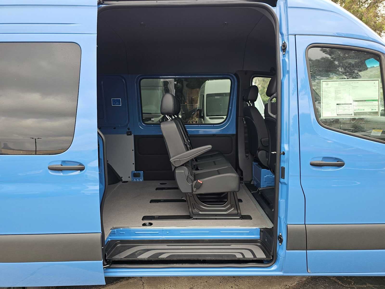 2026 Mercedes-Benz Sprinter 2500 Standard Roof I4 Diesel HO 144 RWD