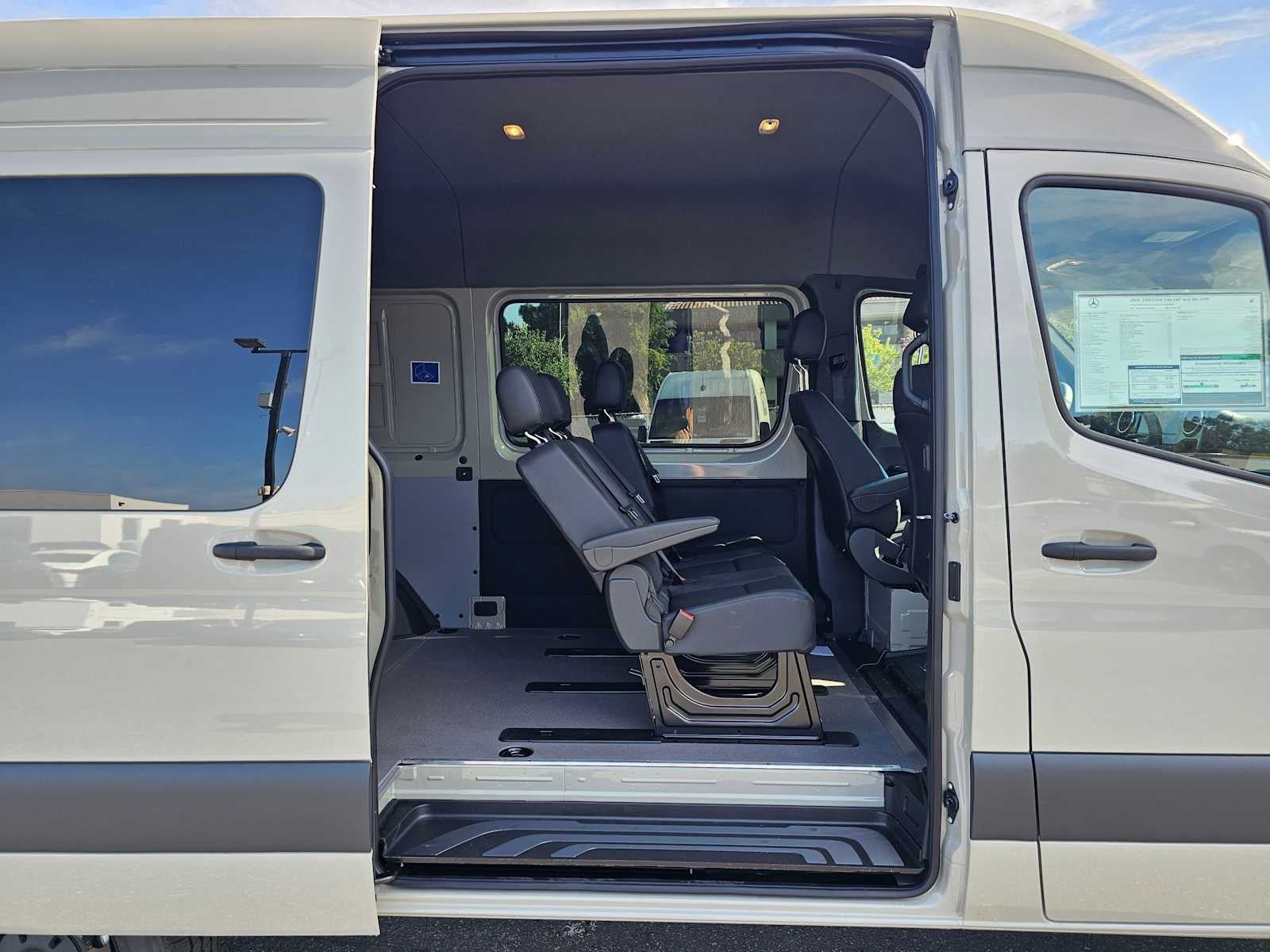 2026 Mercedes-Benz Sprinter Crew 2500 Standard Roof I4 Diesel HO 144 AWD