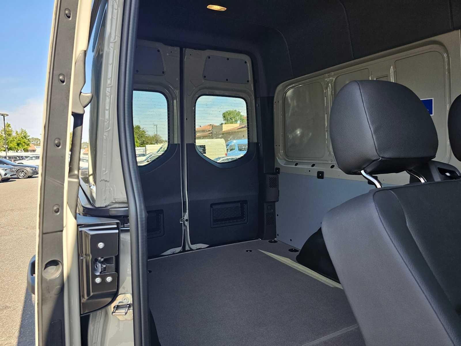 2026 Mercedes-Benz Sprinter Crew 2500 Standard Roof I4 Diesel HO 144 AWD