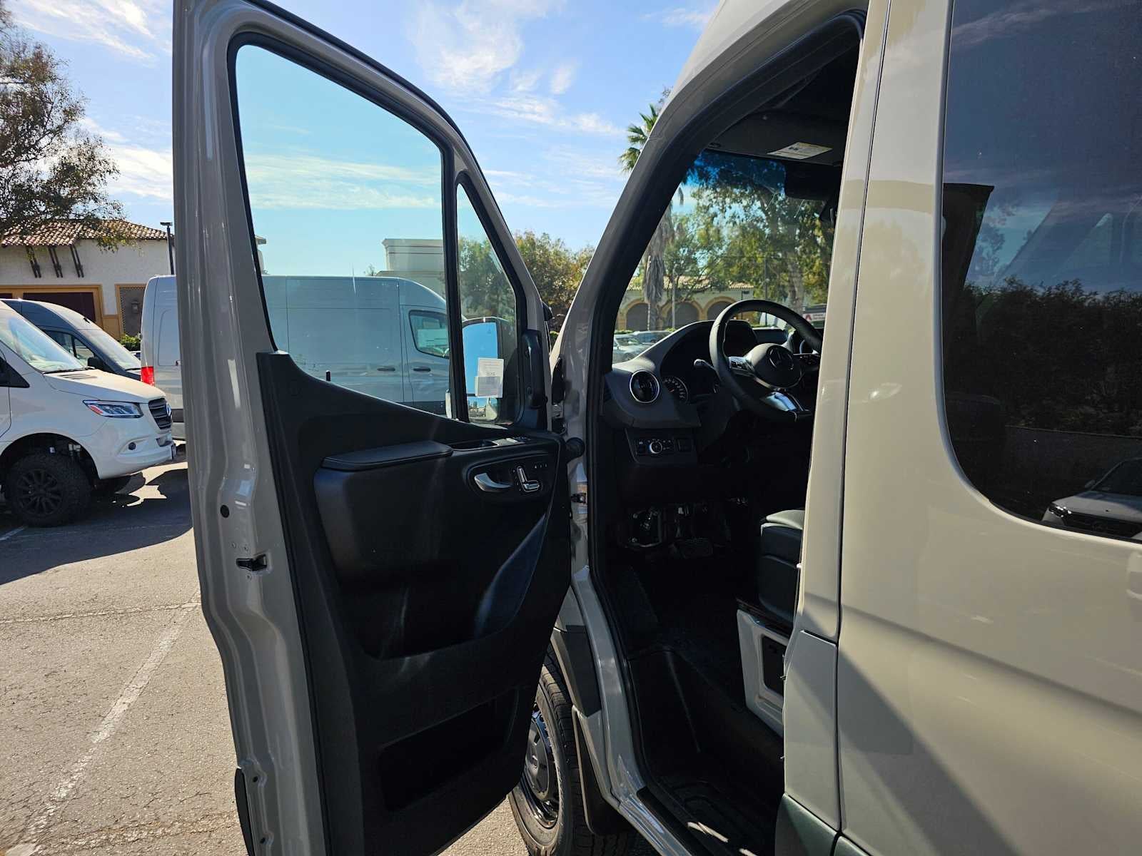 2026 Mercedes-Benz Sprinter Crew 2500 Standard Roof I4 Diesel HO 144 AWD