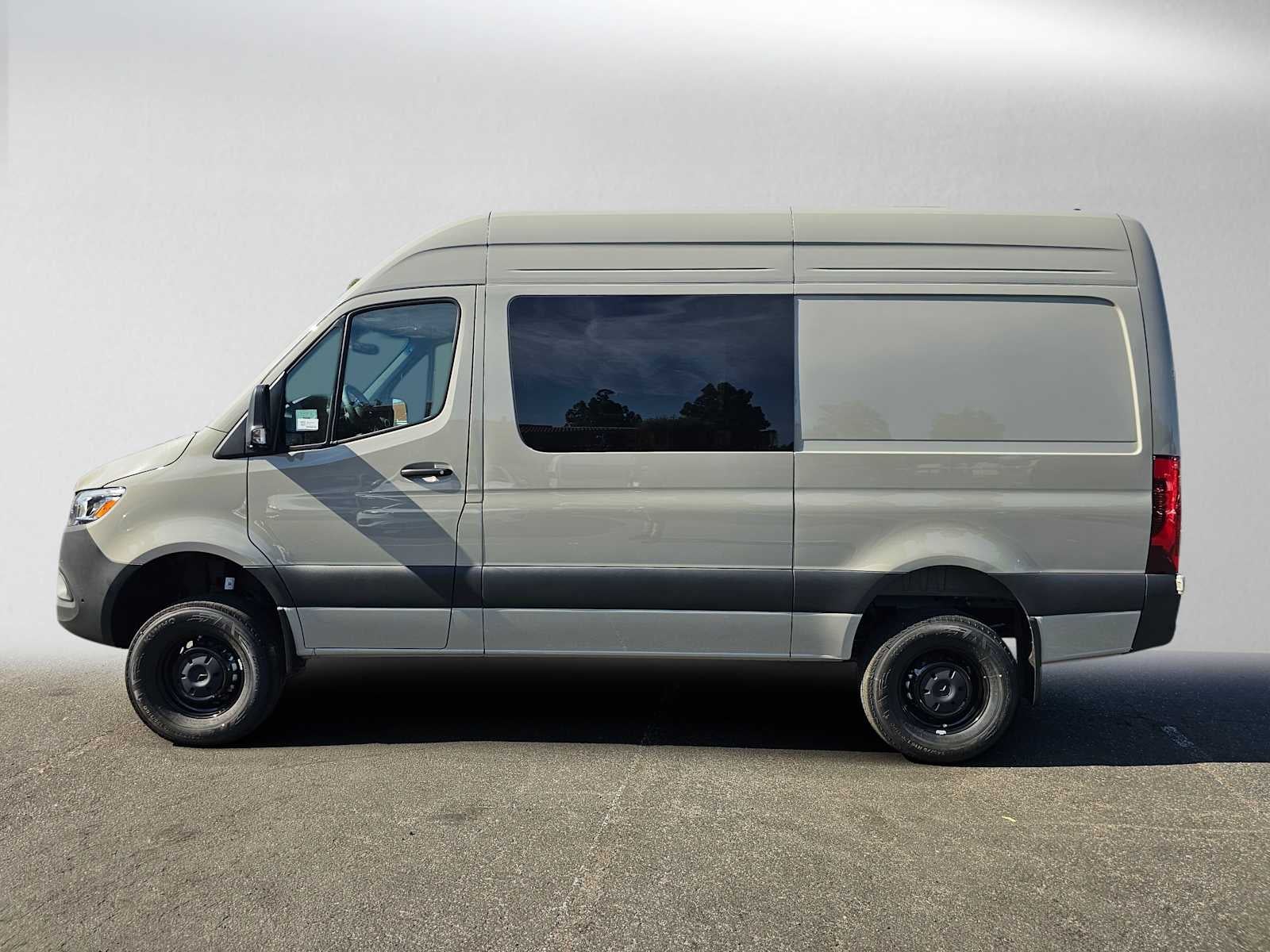 2026 Mercedes-Benz Sprinter Crew 2500 Standard Roof I4 Diesel HO 144 AWD